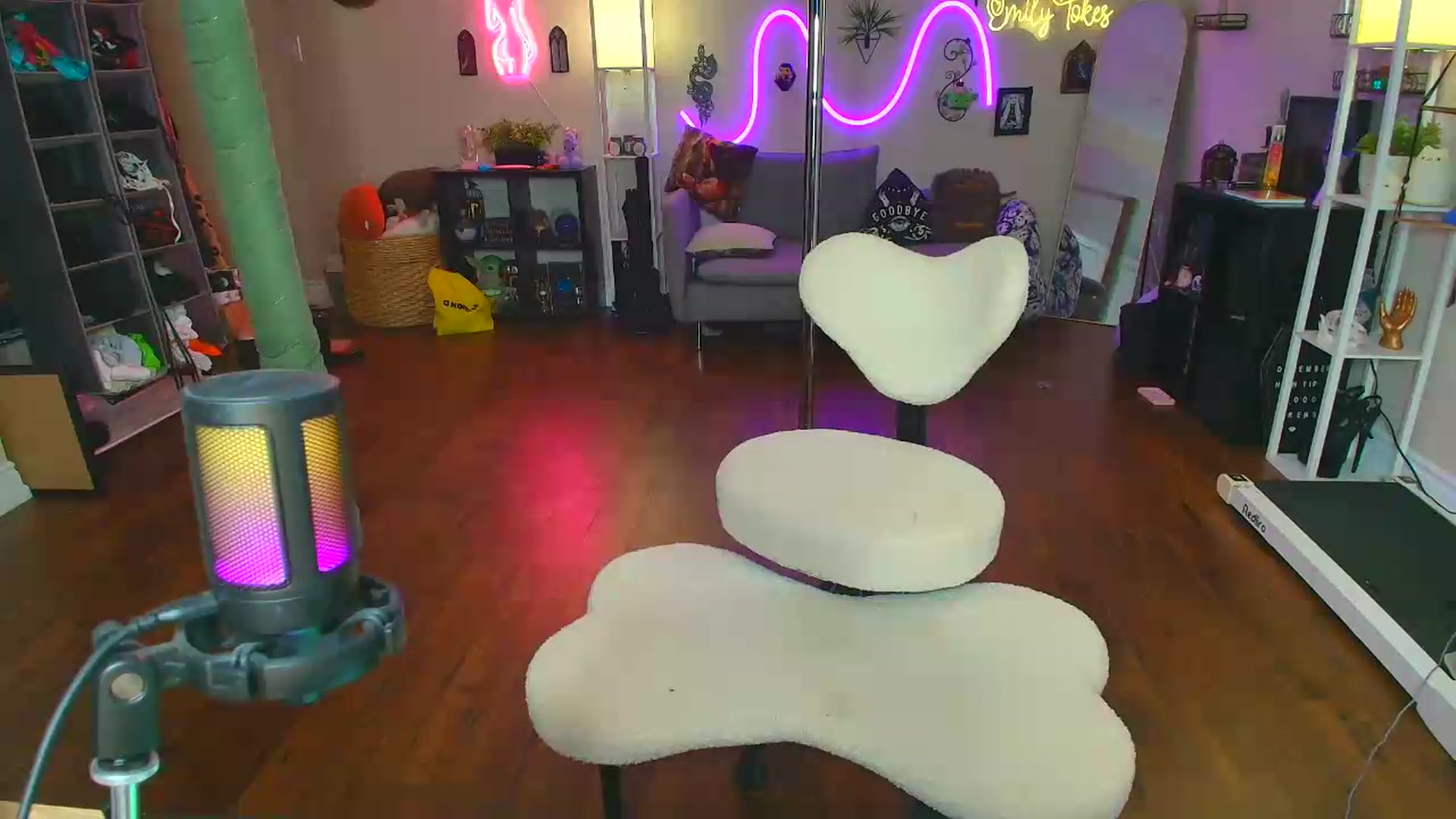Gallery image thumbnail from EmilyTokes's myfreecams stream on, 08/29/2026, 06:02 image 2 of 20