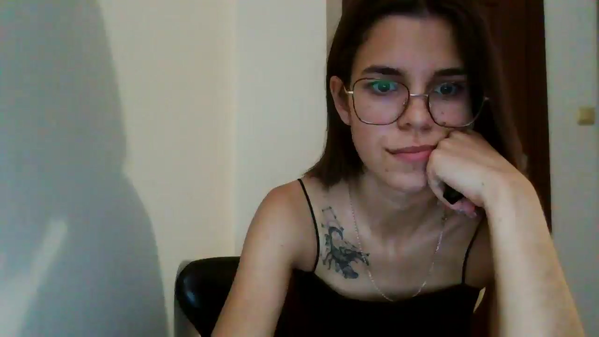 Gallery image thumbnail from EmilyWills's myfreecams stream on, 11/03/2025, 14:37 image 10 of 20