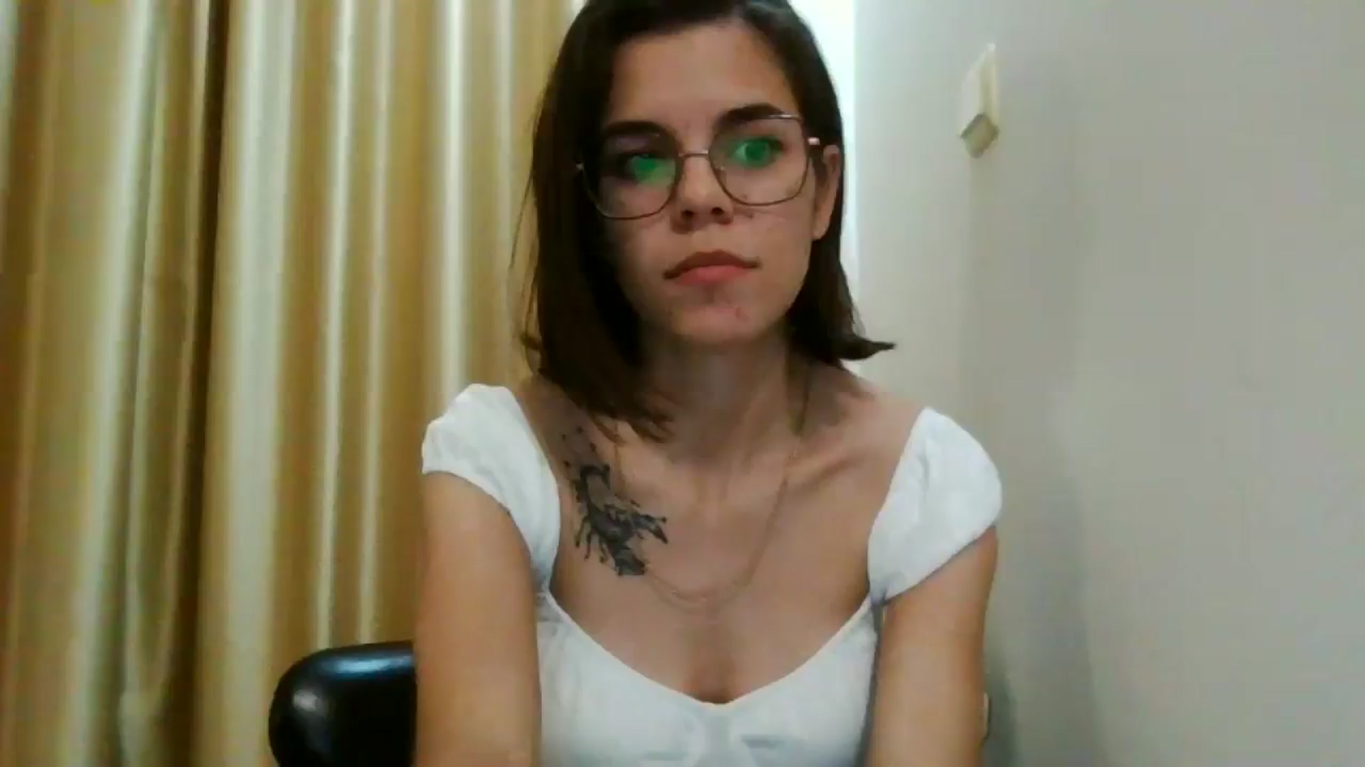 Gallery image thumbnail from EmilyWills's myfreecams stream on, 12/05/2025, 15:21 image 7 of 20
