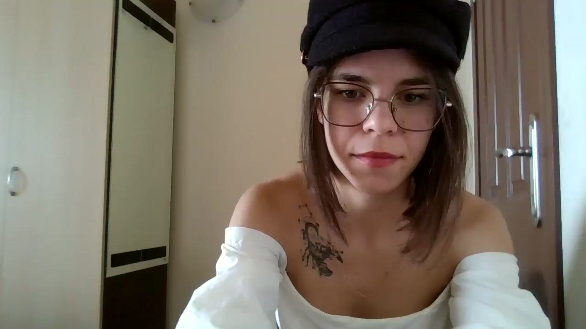 Gallery image thumbnail from EmilyWills's myfreecams stream on, 12/18/2025, 11:23 image 14 of 20