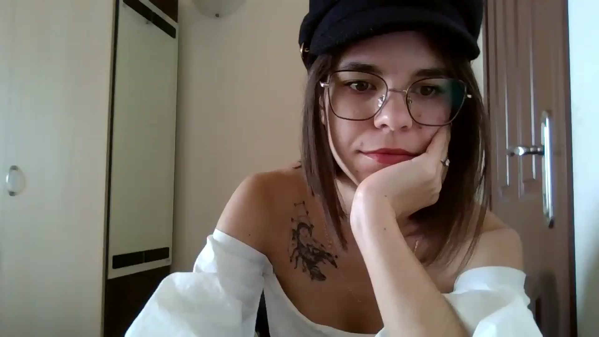 Gallery image thumbnail from EmilyWills's myfreecams stream on, 12/18/2025, 11:23 image 2 of 20