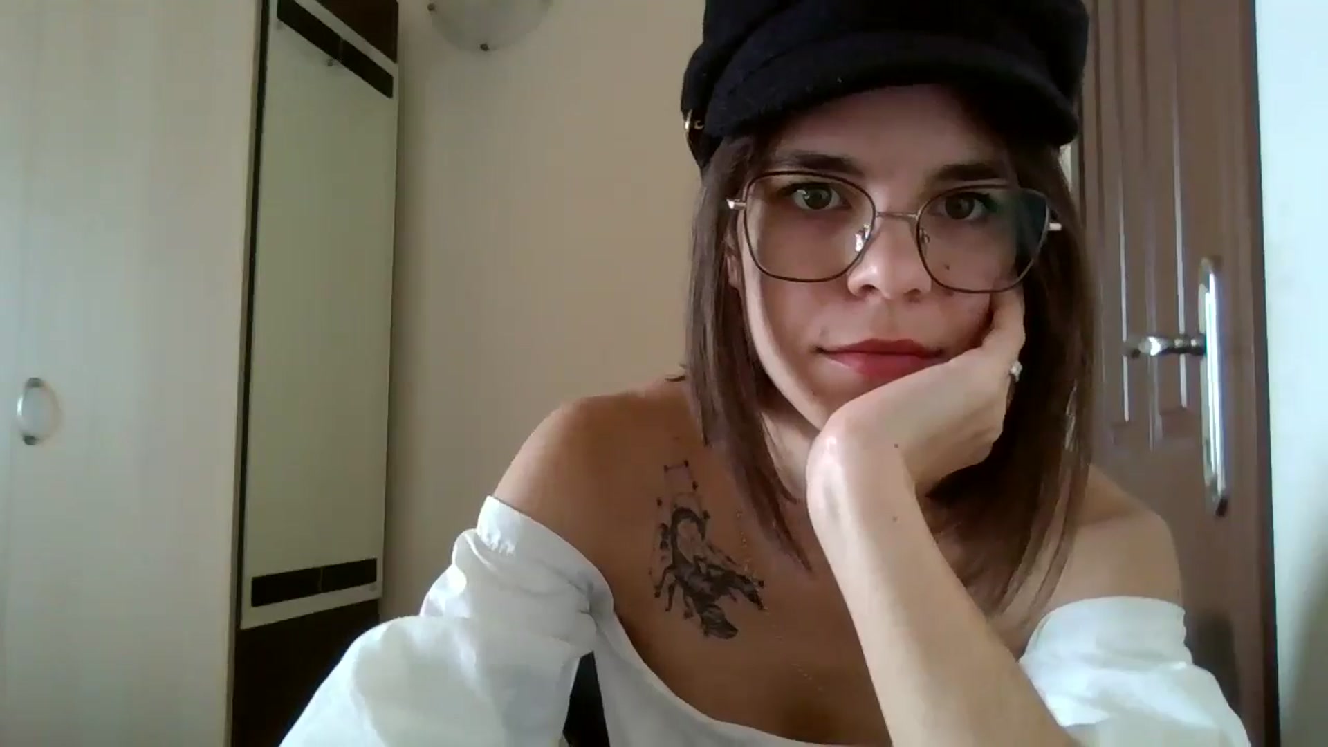 Gallery image thumbnail from EmilyWills's myfreecams stream on, 12/18/2025, 11:23 image 17 of 20