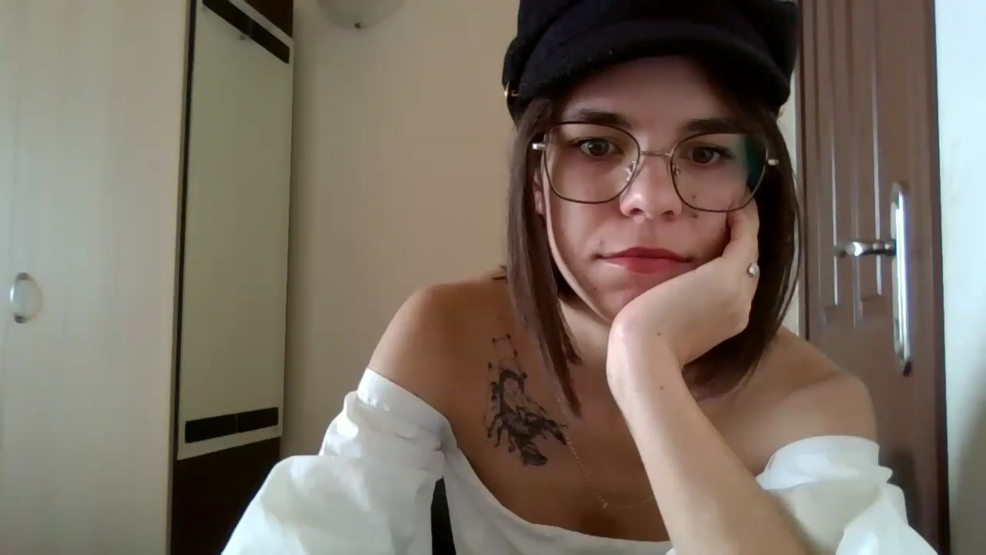 Gallery image thumbnail from EmilyWills's myfreecams stream on, 12/18/2025, 11:23 image 9 of 20