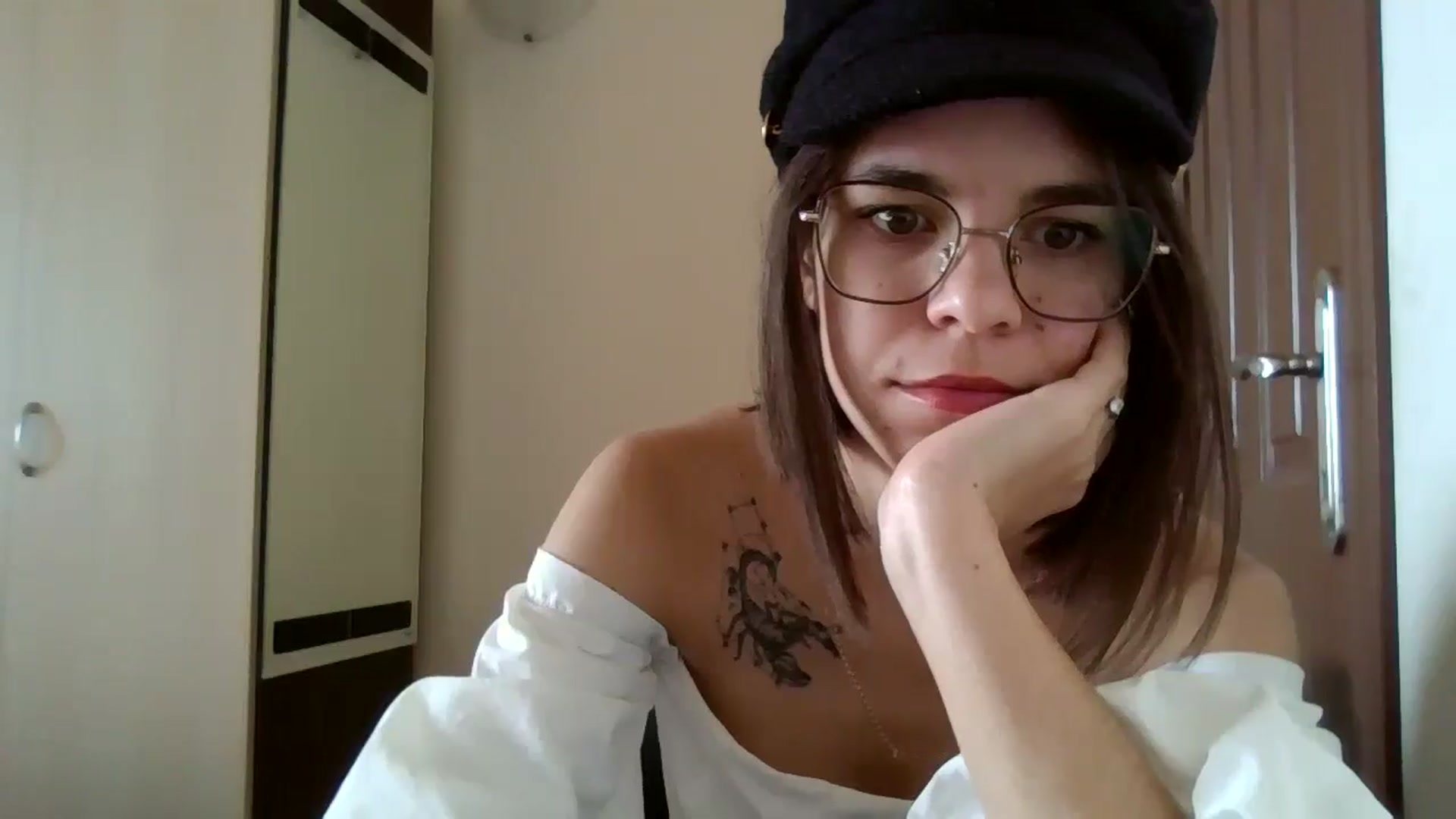Gallery image thumbnail from EmilyWills's myfreecams stream on, 12/18/2025, 11:23 image 8 of 20