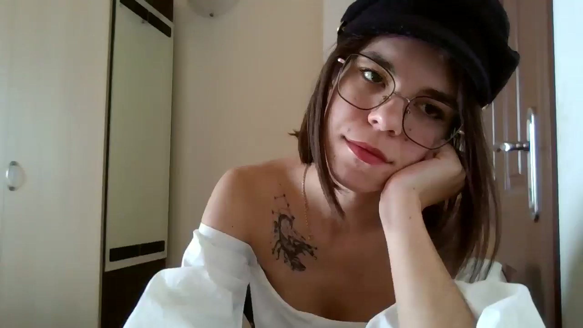 Gallery image thumbnail from EmilyWills's myfreecams stream on, 12/18/2025, 11:23 image 3 of 20