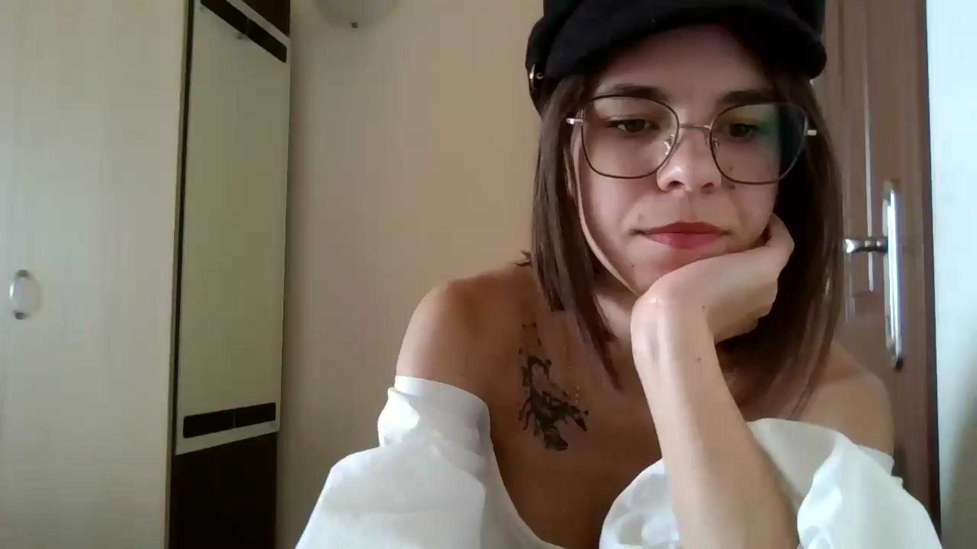 Gallery image thumbnail from EmilyWills's myfreecams stream on, 12/18/2025, 11:23 image 1 of 20