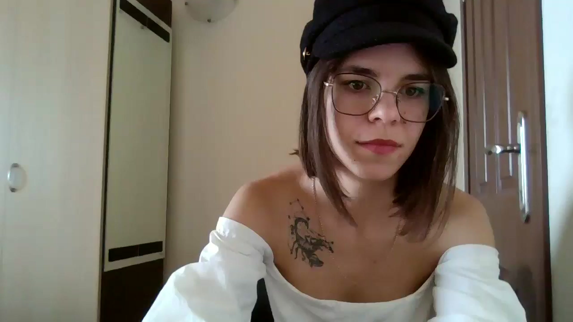 Gallery image thumbnail from EmilyWills's myfreecams stream on, 12/18/2025, 11:23 image 15 of 20