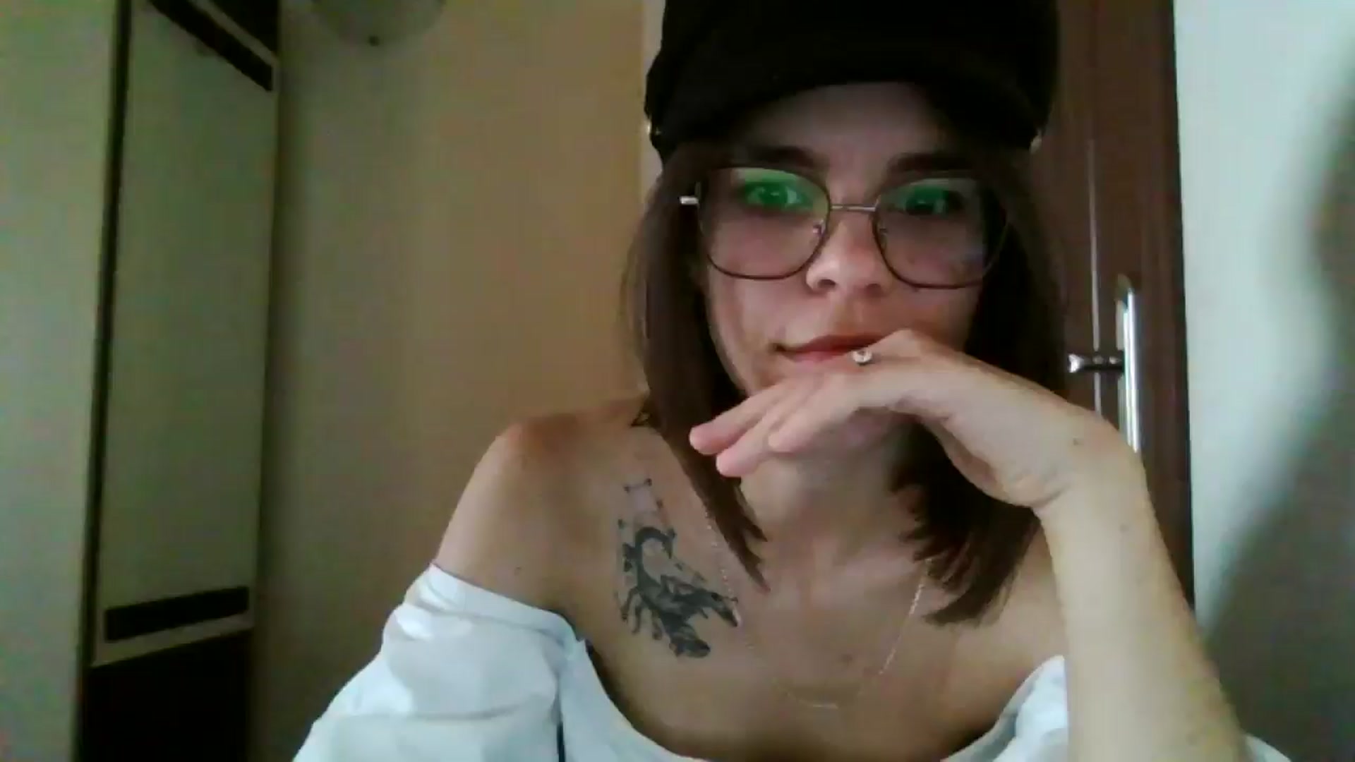 Gallery image thumbnail from EmilyWills's myfreecams stream on, 12/18/2025, 14:16 image 9 of 20