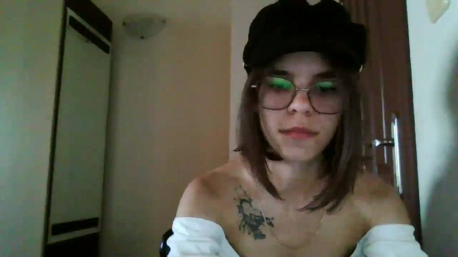 Gallery image thumbnail from EmilyWills's myfreecams stream on, 12/18/2025, 14:16 image 14 of 20