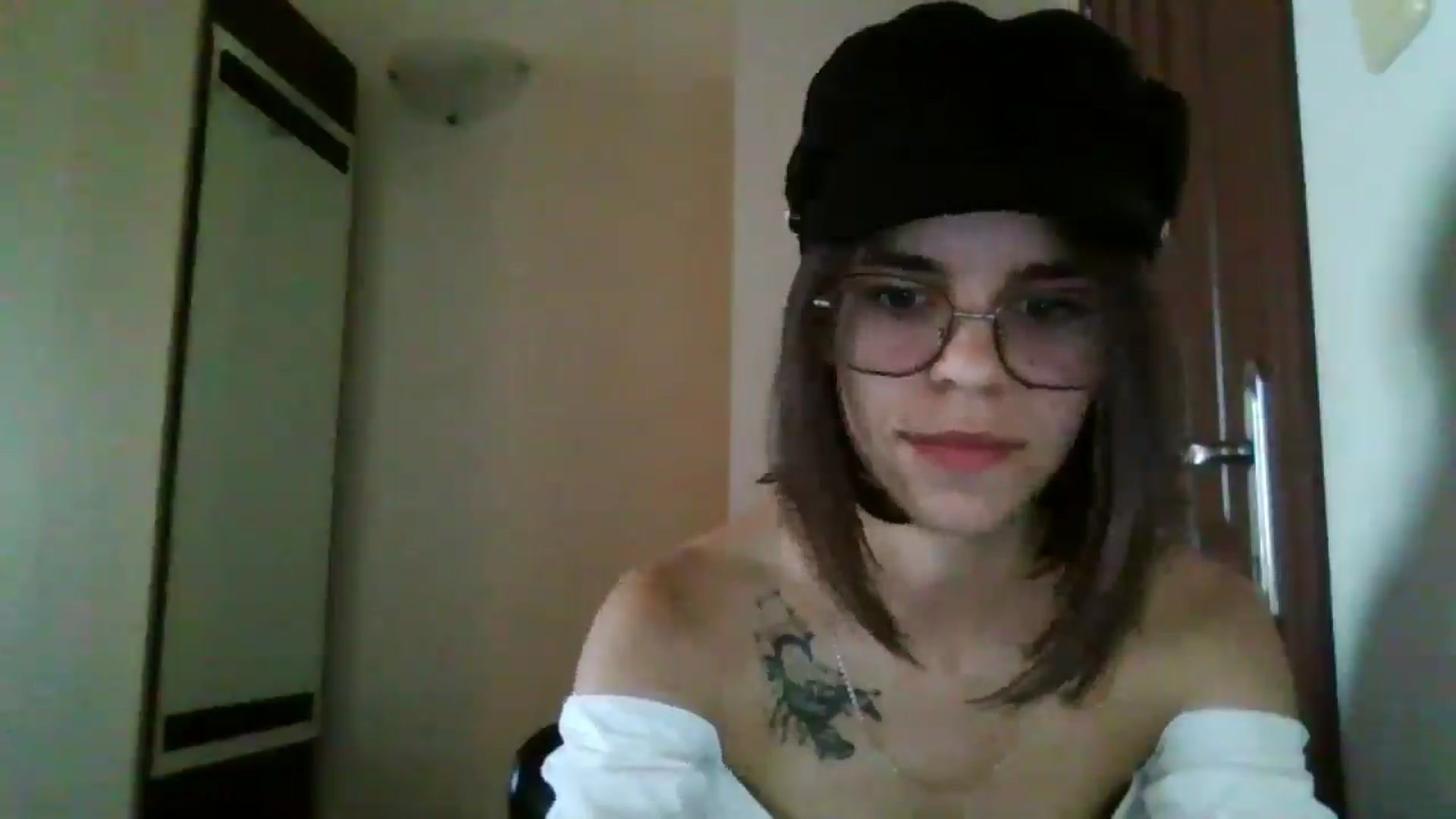 Gallery image thumbnail from EmilyWills's myfreecams stream on, 12/18/2025, 14:16 image 17 of 20