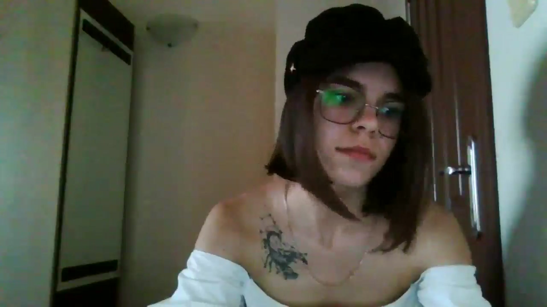 Gallery image thumbnail from EmilyWills's myfreecams stream on, 12/18/2025, 14:16 image 15 of 20