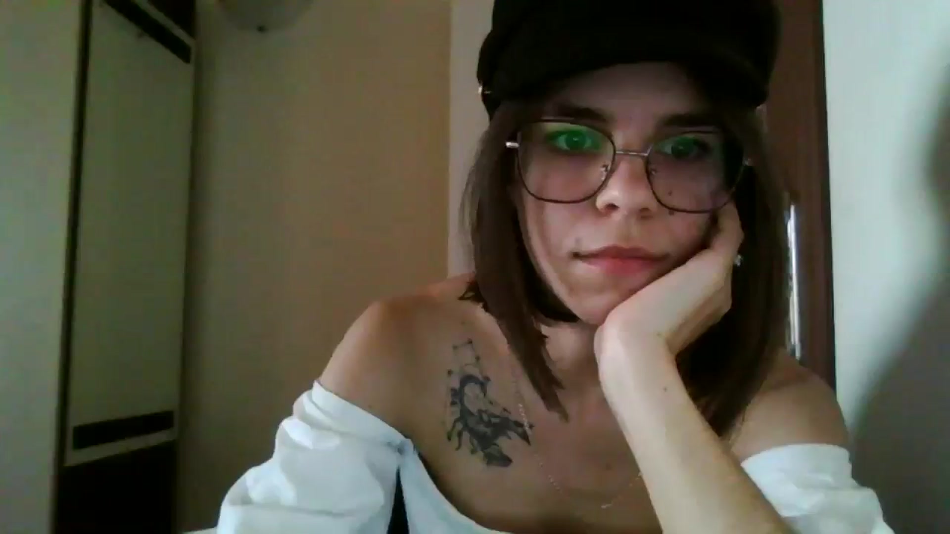 Gallery image thumbnail from EmilyWills's myfreecams stream on, 12/18/2025, 14:16 image 3 of 20