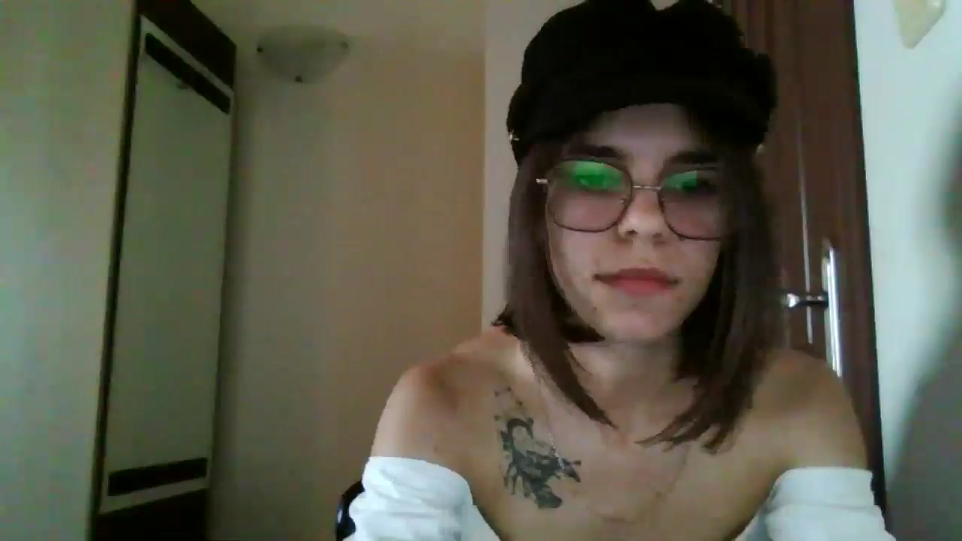 Gallery image thumbnail from EmilyWills's myfreecams stream on, 12/18/2025, 14:16 image 13 of 20