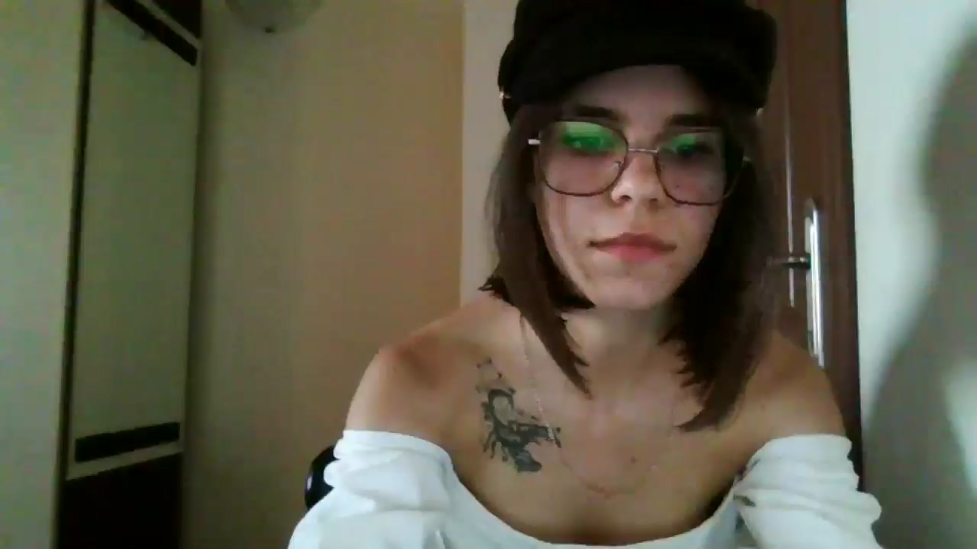 Gallery image thumbnail from EmilyWills's myfreecams stream on, 12/18/2025, 14:16 image 11 of 20