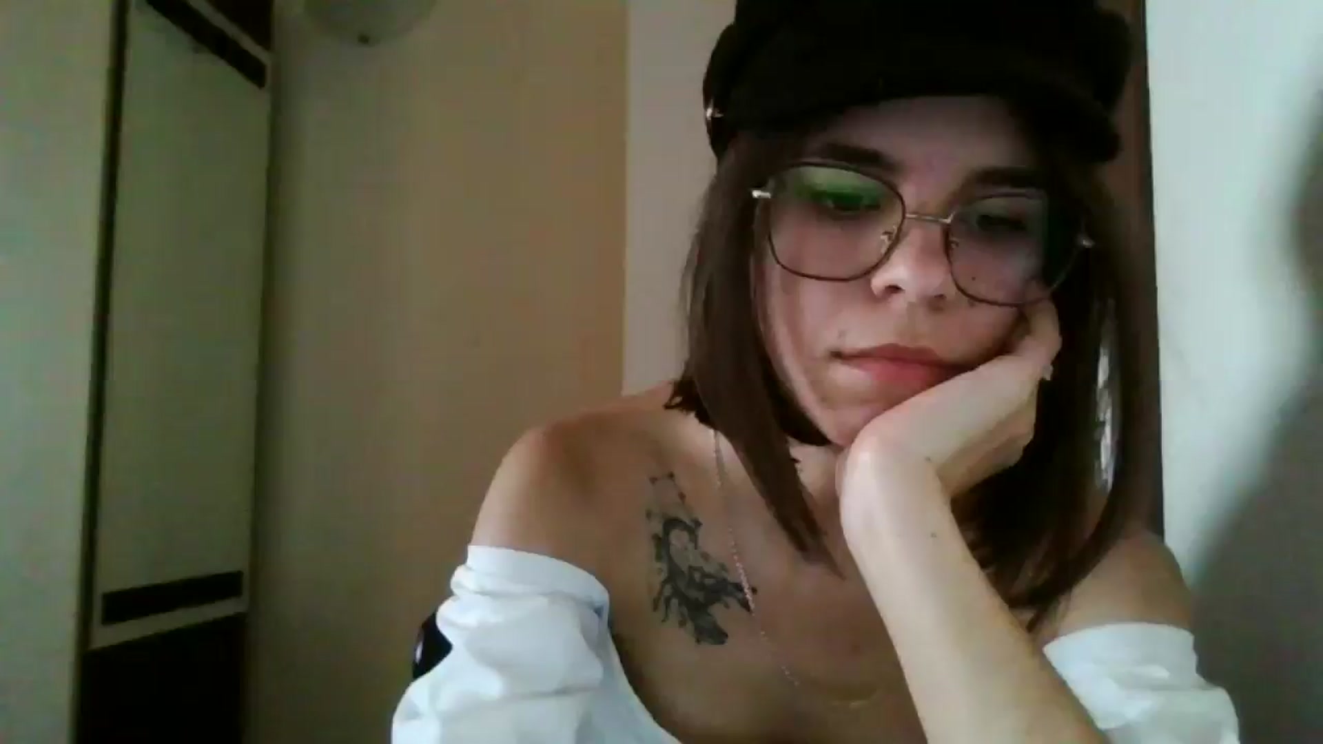 Gallery image thumbnail from EmilyWills's myfreecams stream on, 12/18/2025, 14:16 image 1 of 20