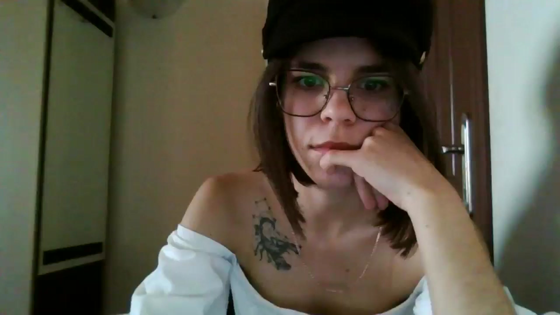 Gallery image thumbnail from EmilyWills's myfreecams stream on, 12/18/2025, 14:16 image 2 of 20