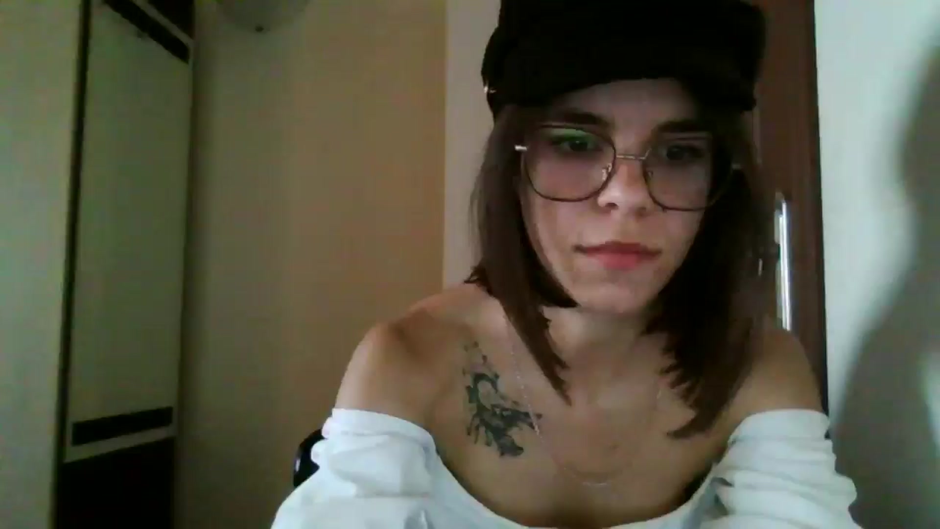 Gallery image thumbnail from EmilyWills's myfreecams stream on, 12/18/2025, 14:16 image 10 of 20