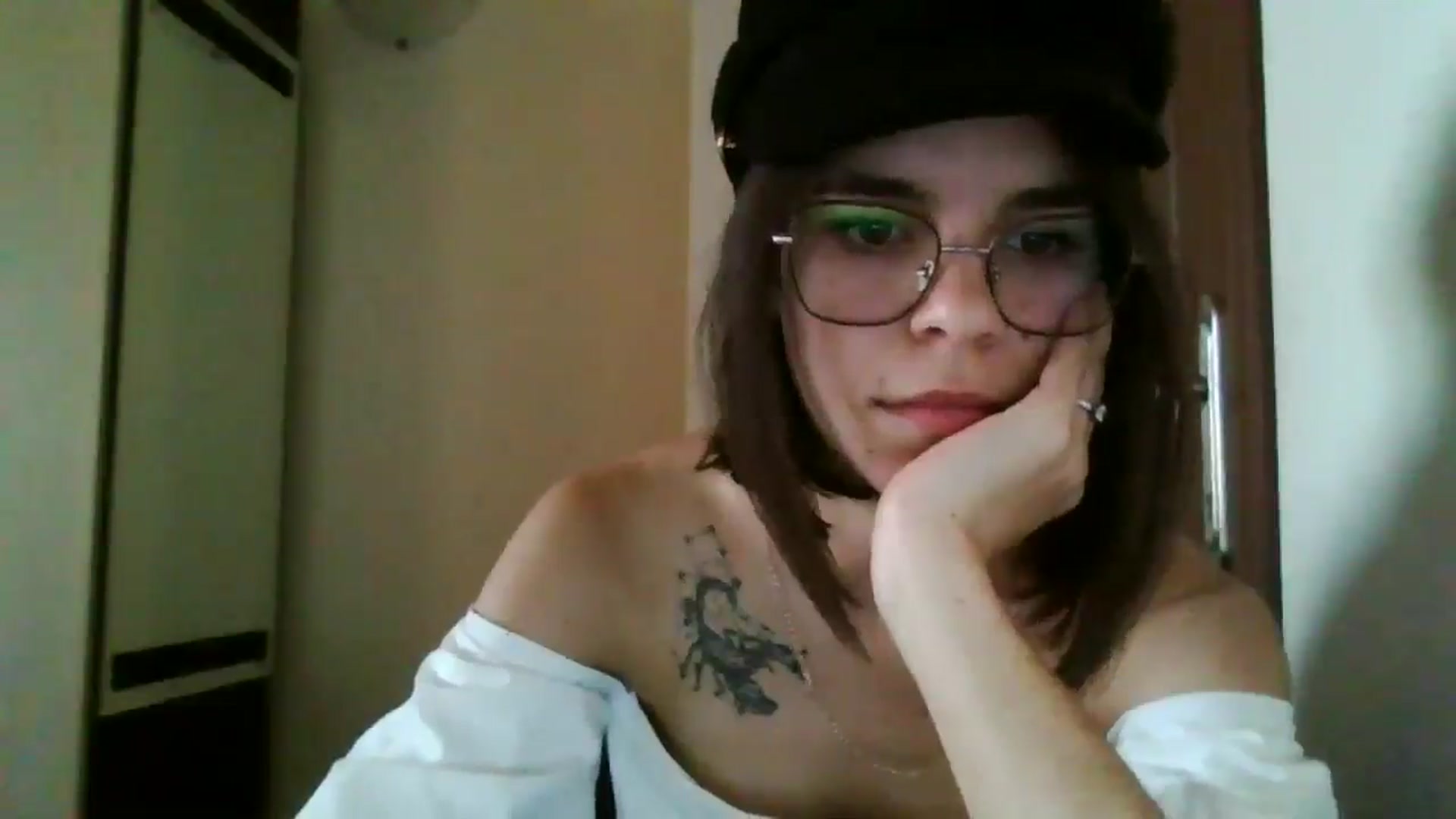 Gallery image thumbnail from EmilyWills's myfreecams stream on, 12/18/2025, 14:16 image 8 of 20