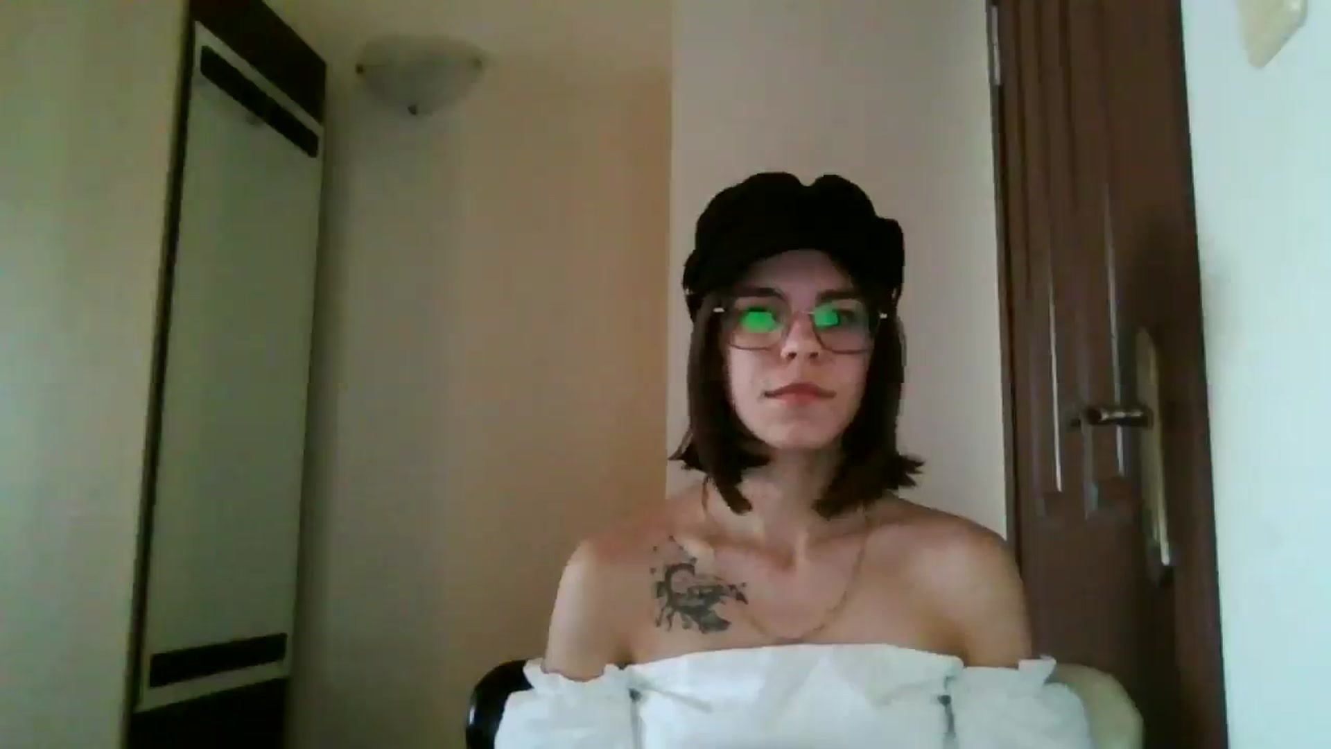 Gallery image thumbnail from EmilyWills's myfreecams stream on, 12/18/2025, 14:16 image 18 of 20