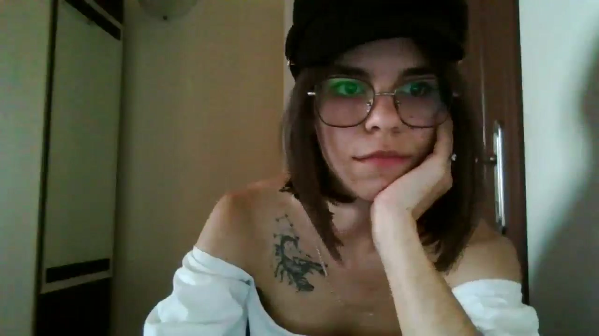 Gallery image thumbnail from EmilyWills's myfreecams stream on, 12/18/2025, 14:16 image 5 of 20