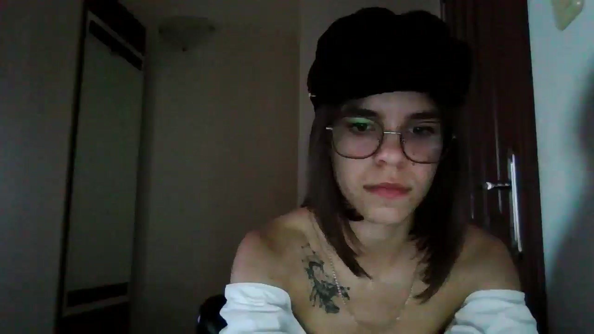 Gallery image thumbnail from EmilyWills's myfreecams stream on, 12/18/2025, 14:37 image 4 of 20