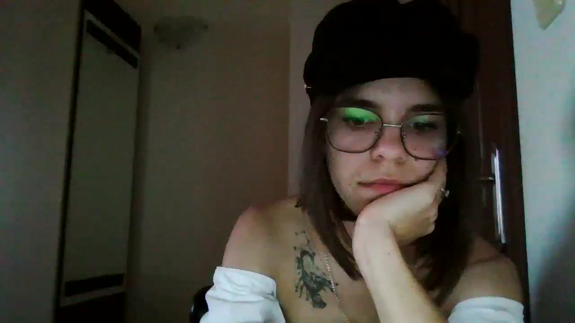 Gallery image thumbnail from EmilyWills's myfreecams stream on, 12/18/2025, 14:37 image 2 of 20