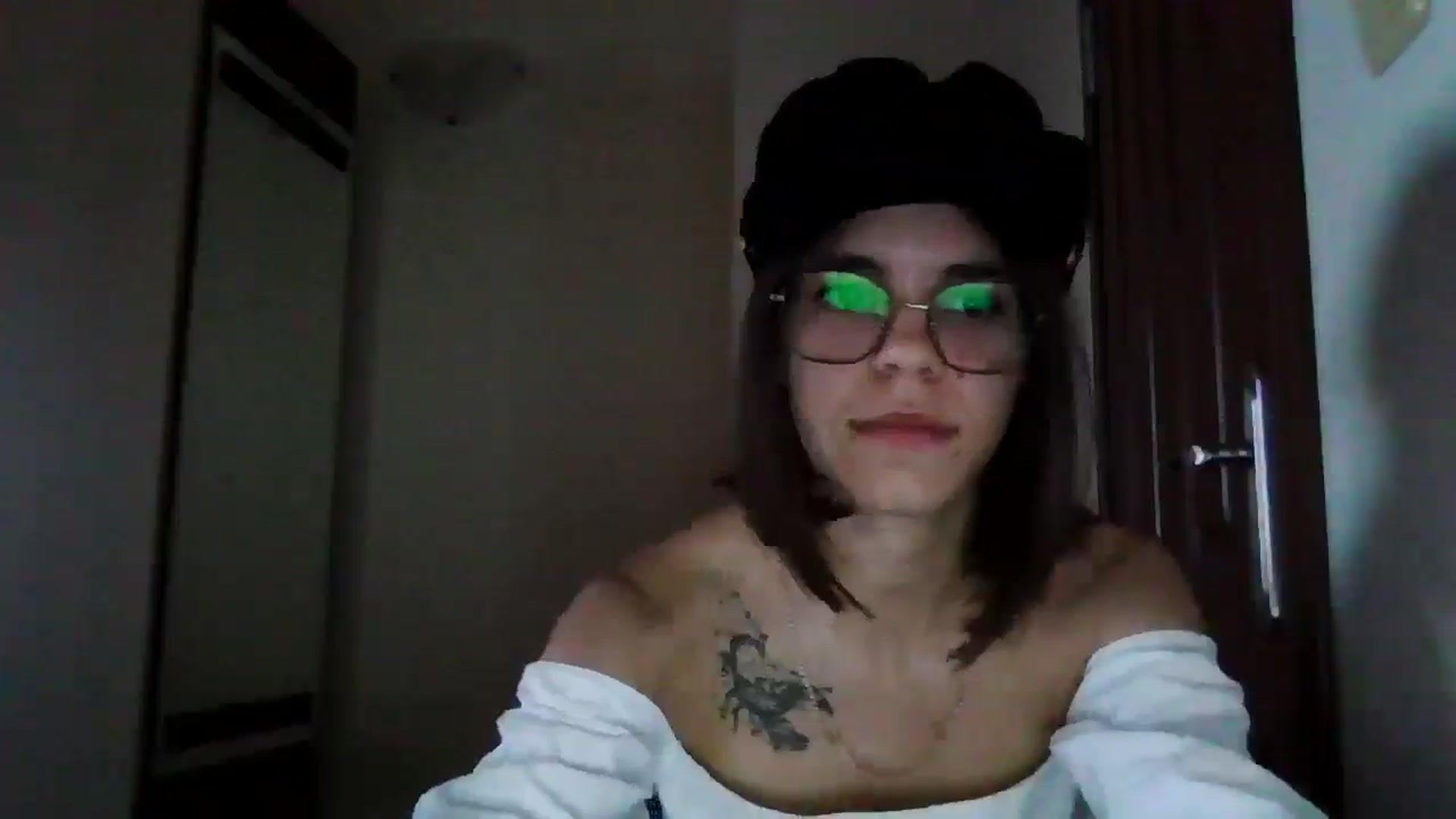 Gallery image thumbnail from EmilyWills's myfreecams stream on, 12/18/2025, 14:37 image 6 of 20