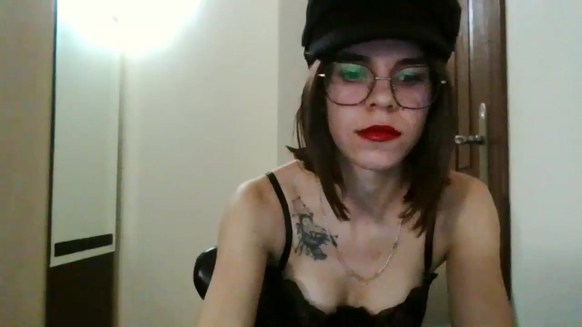 Gallery image thumbnail from EmilyWills's myfreecams stream on, 12/19/2025, 15:37 image 14 of 20