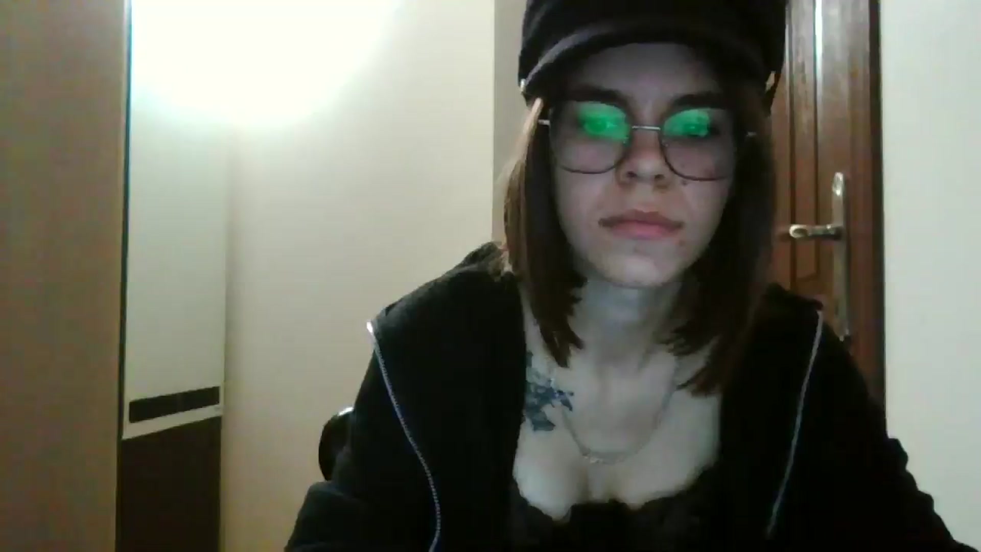 Gallery image thumbnail from EmilyWills's myfreecams stream on, 12/19/2025, 21:11 image 3 of 20