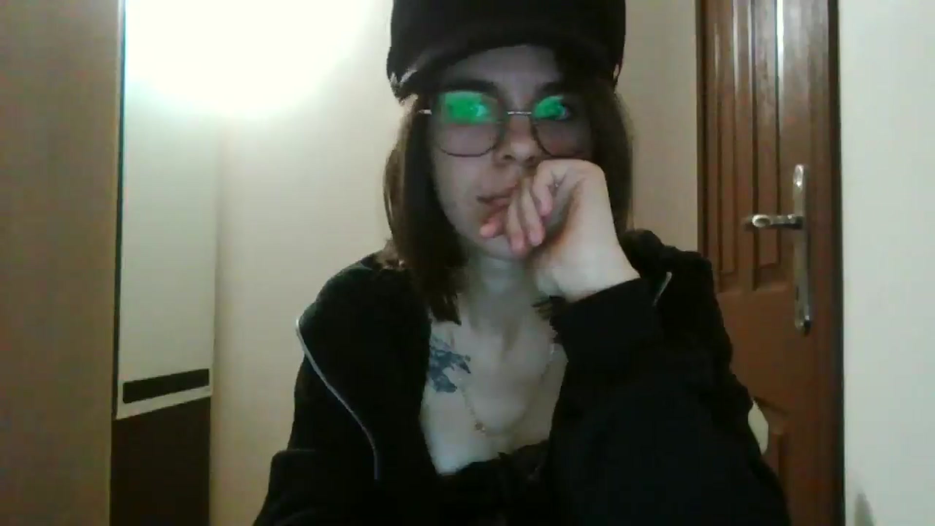 Gallery image thumbnail from EmilyWills's myfreecams stream on, 12/19/2025, 21:11 image 7 of 20