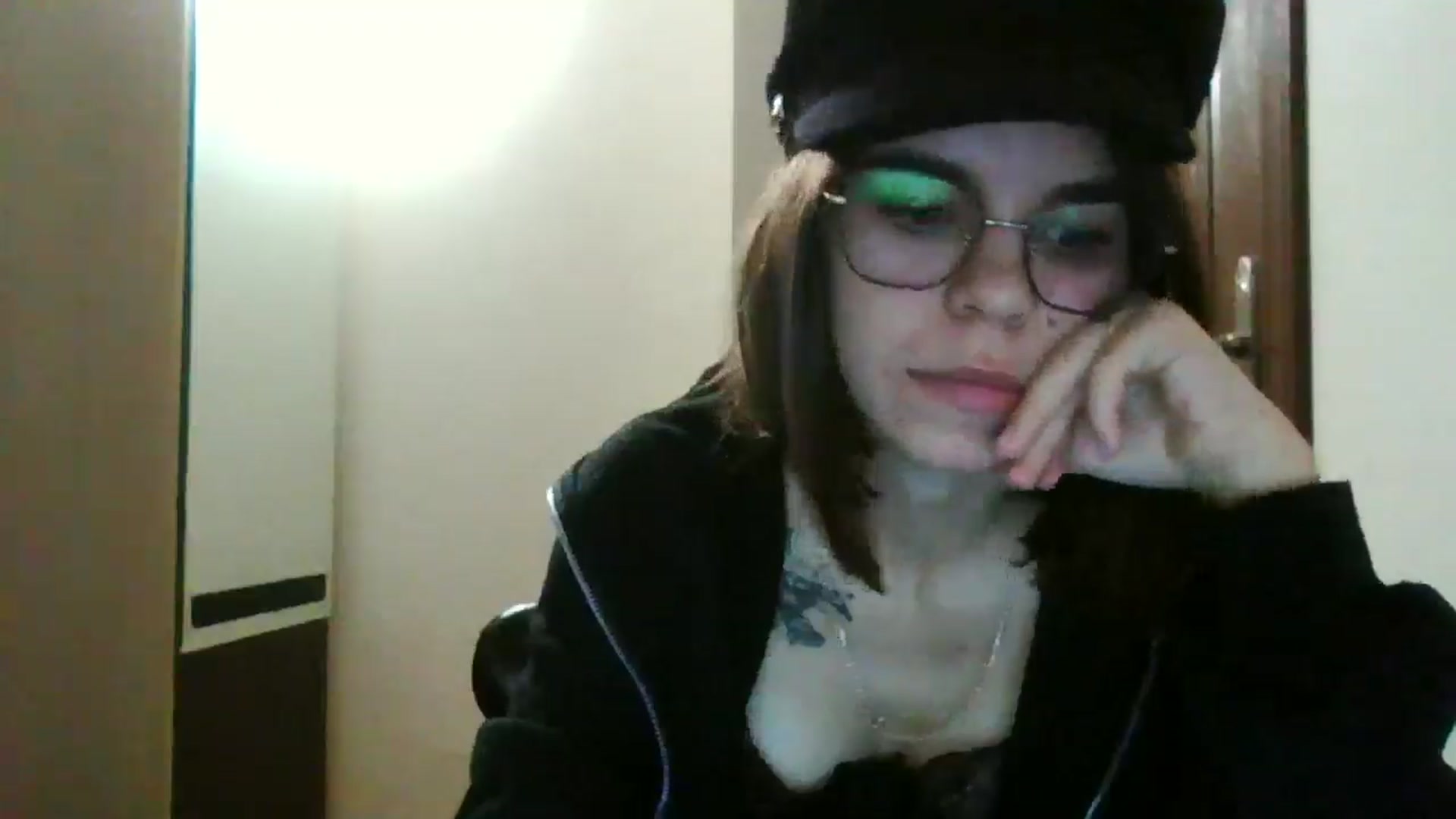 Gallery image thumbnail from EmilyWills's myfreecams stream on, 12/19/2025, 21:11 image 9 of 20