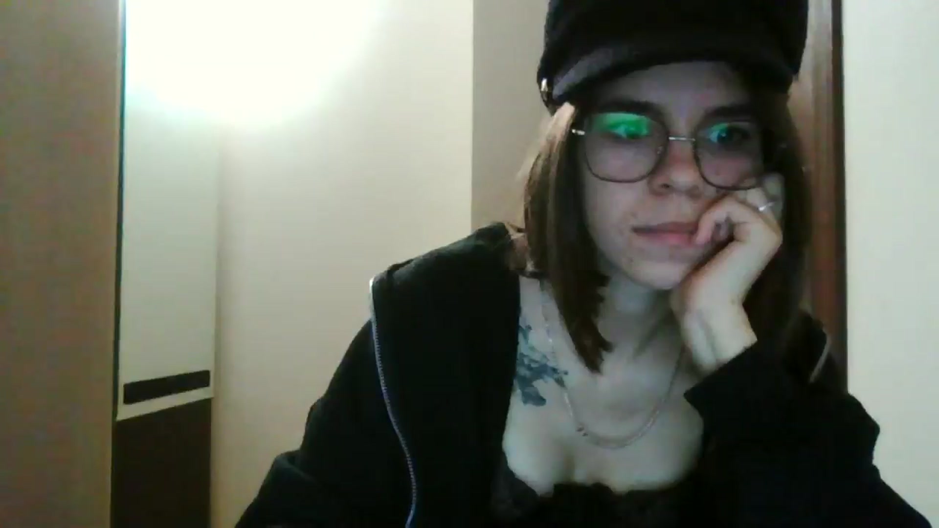 Gallery image thumbnail from EmilyWills's myfreecams stream on, 12/19/2025, 21:11 image 2 of 20