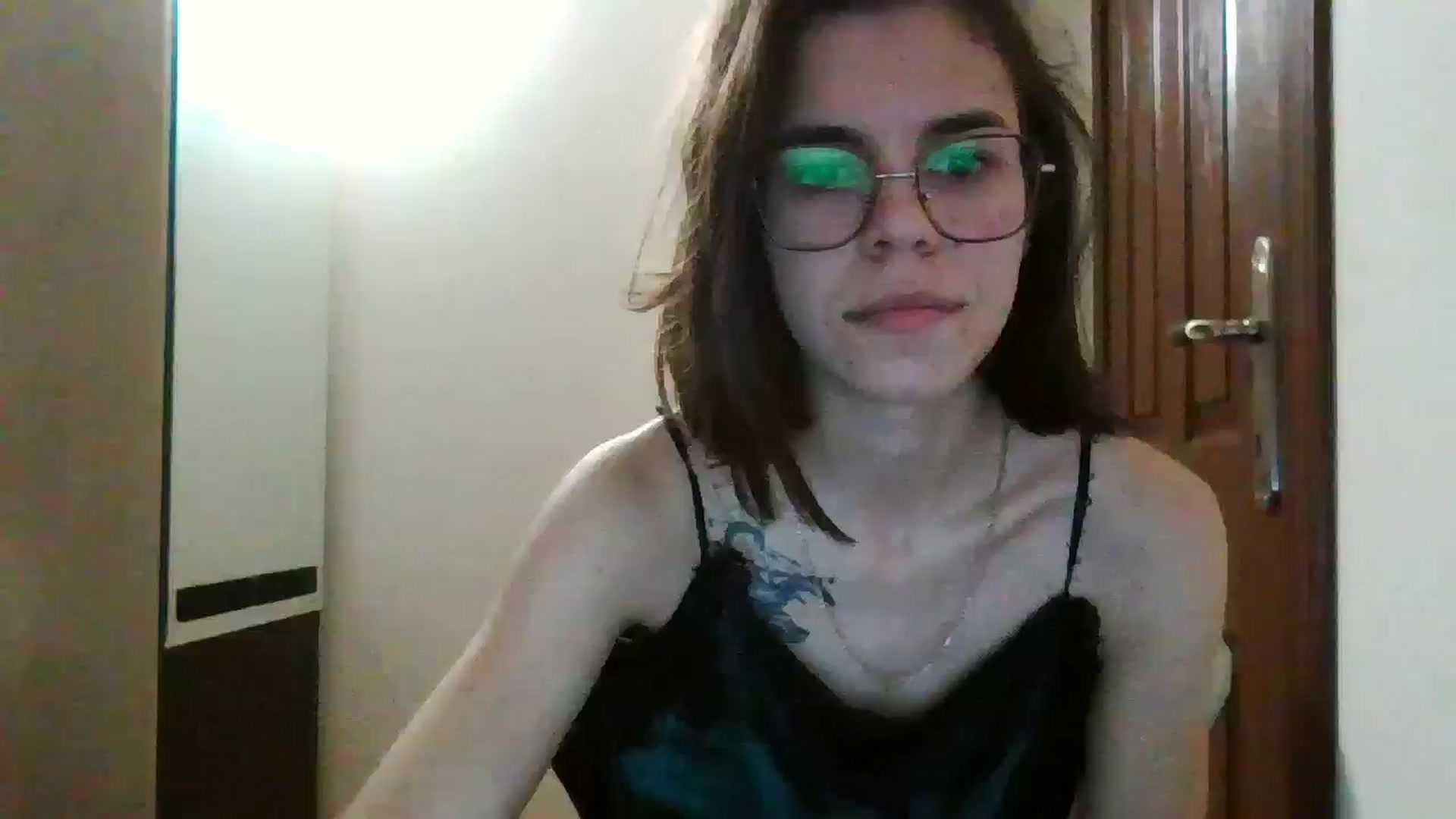 Gallery image thumbnail from EmilyWills's myfreecams stream on, 12/21/2025, 24:36 image 18 of 20