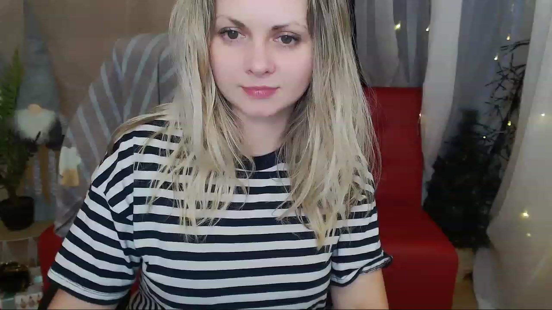 Gallery image thumbnail from Emily_Dream4U's myfreecams stream on, 01/06/2023, 12:17 image 8 of 20
