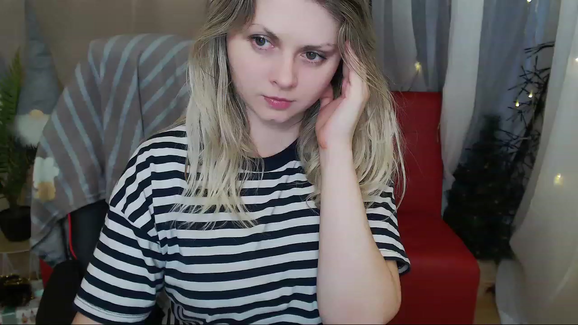 Gallery image thumbnail from Emily_Dream4U's myfreecams stream on, 01/06/2023, 12:17 image 11 of 20