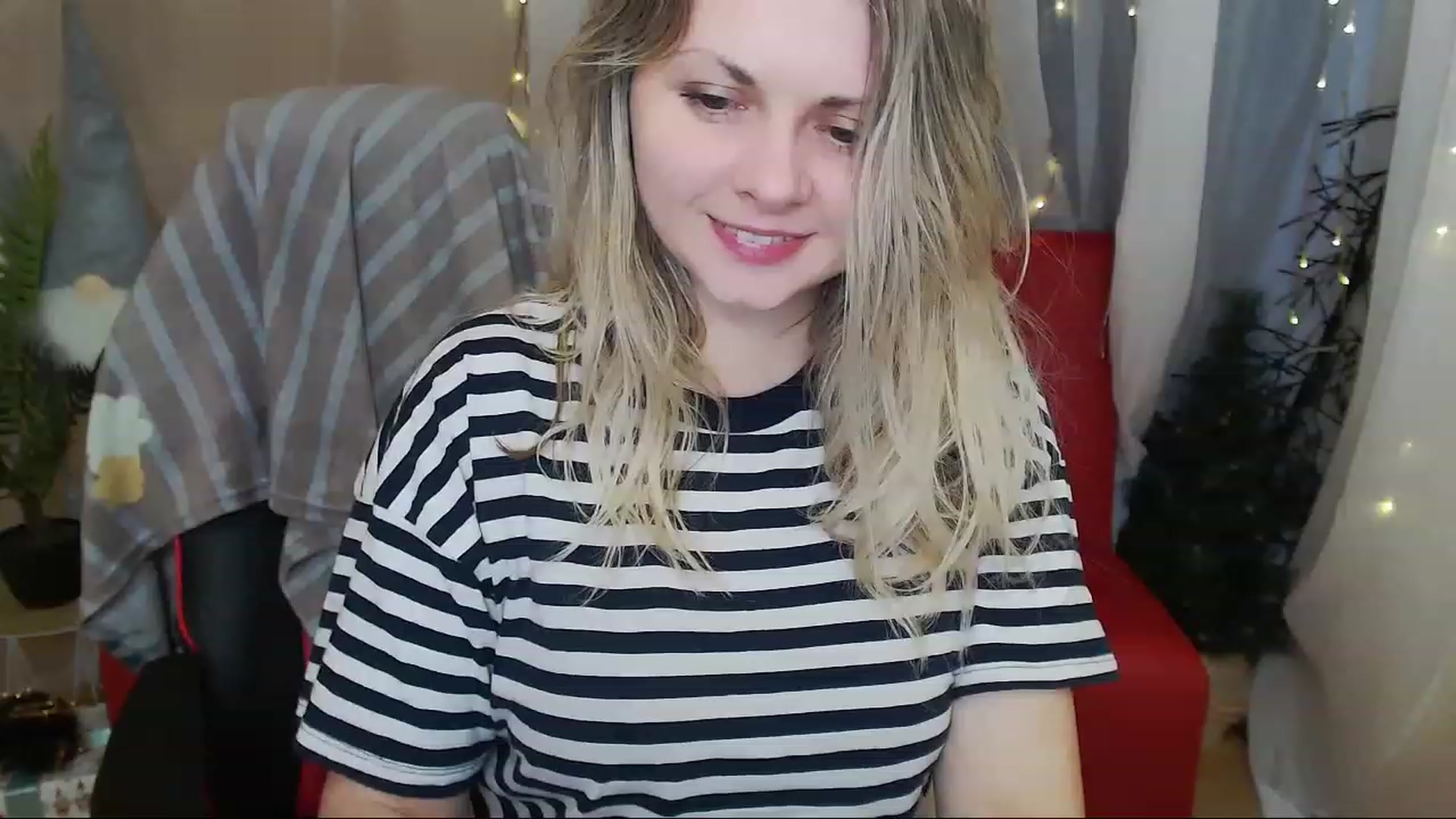 Gallery image thumbnail from Emily_Dream4U's myfreecams stream on, 01/06/2023, 12:17 image 12 of 20