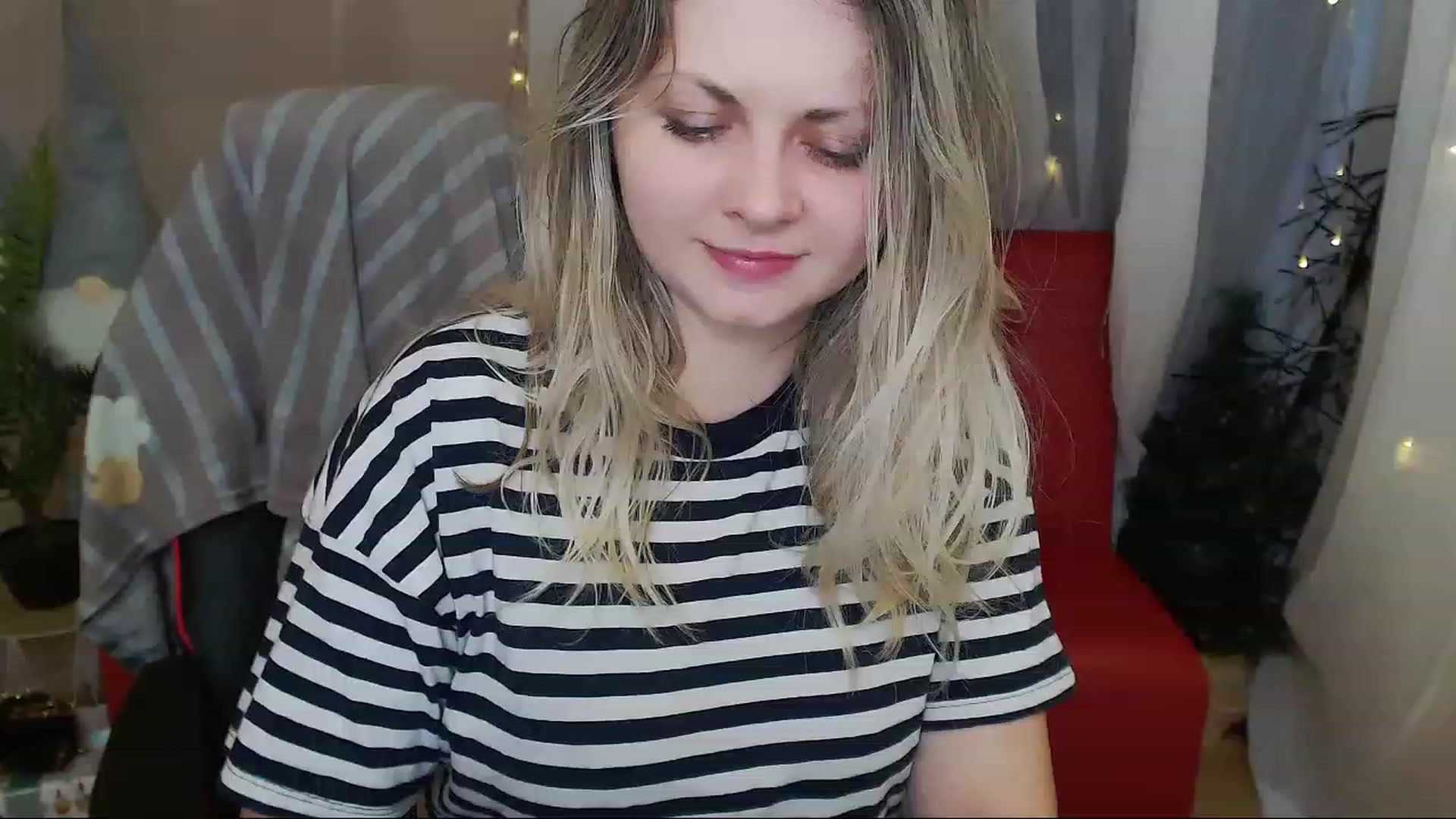 Gallery image thumbnail from Emily_Dream4U's myfreecams stream on, 01/06/2023, 12:17 image 13 of 20