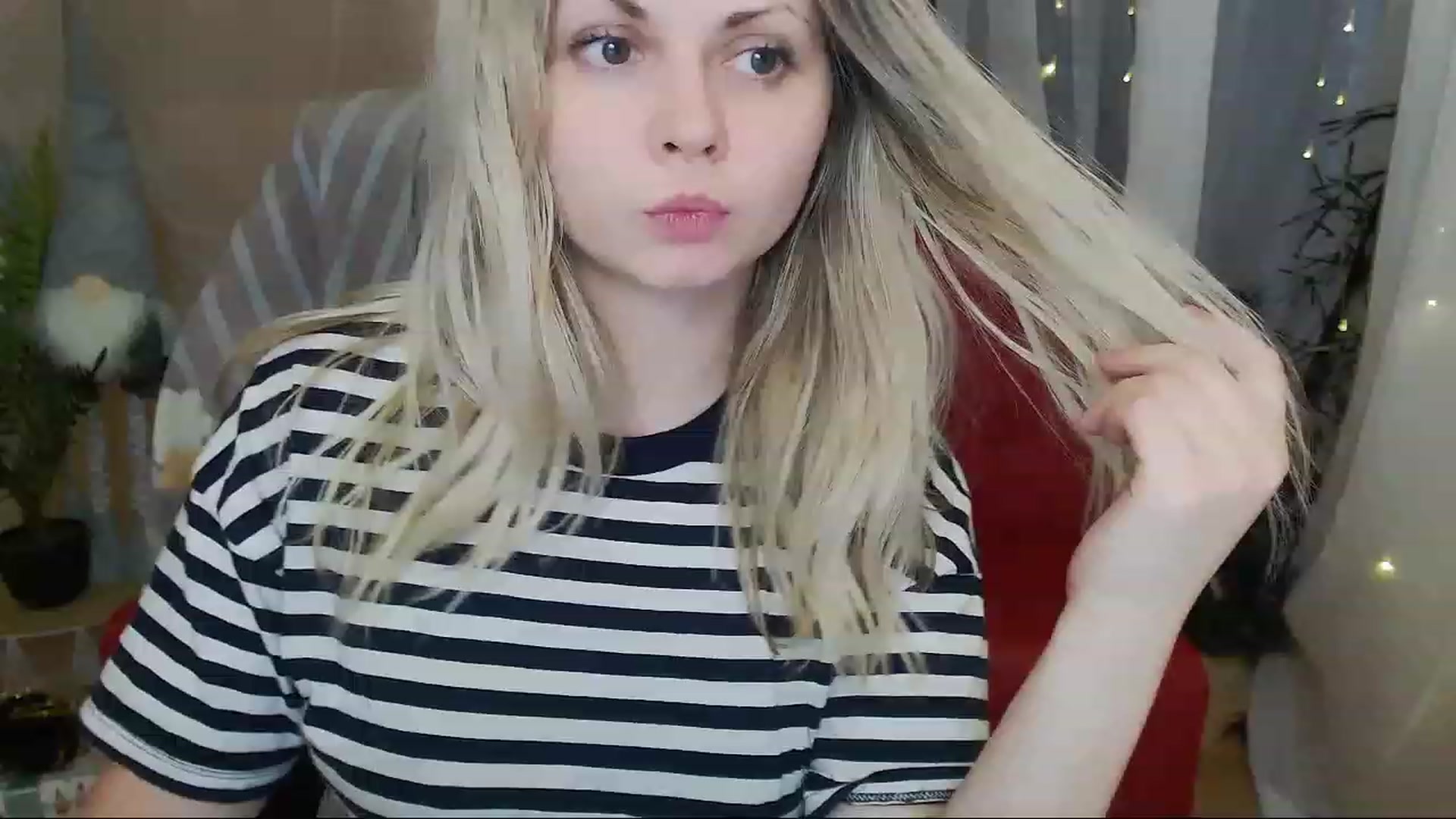 Gallery image thumbnail from Emily_Dream4U's myfreecams stream on, 01/06/2023, 12:17 image 6 of 20