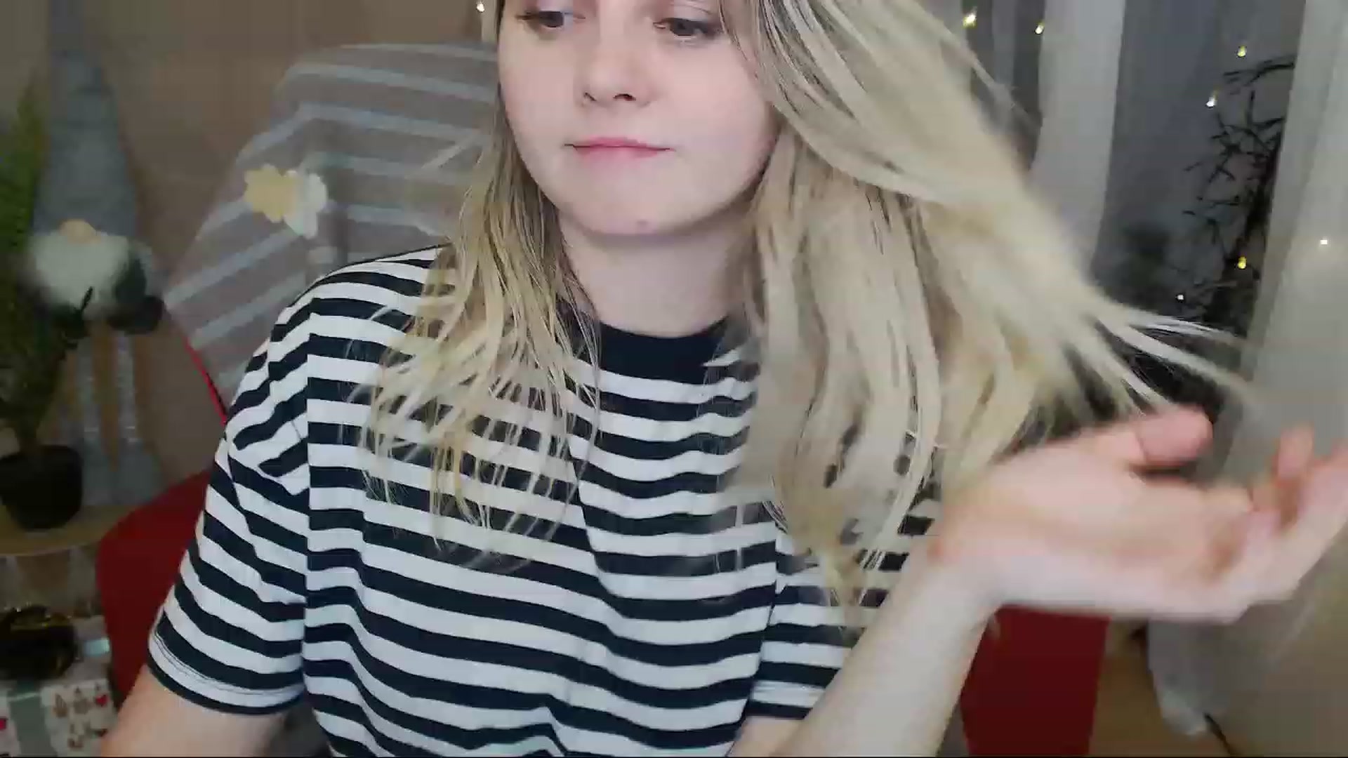 Gallery image thumbnail from Emily_Dream4U's myfreecams stream on, 01/06/2023, 12:40 image 13 of 20