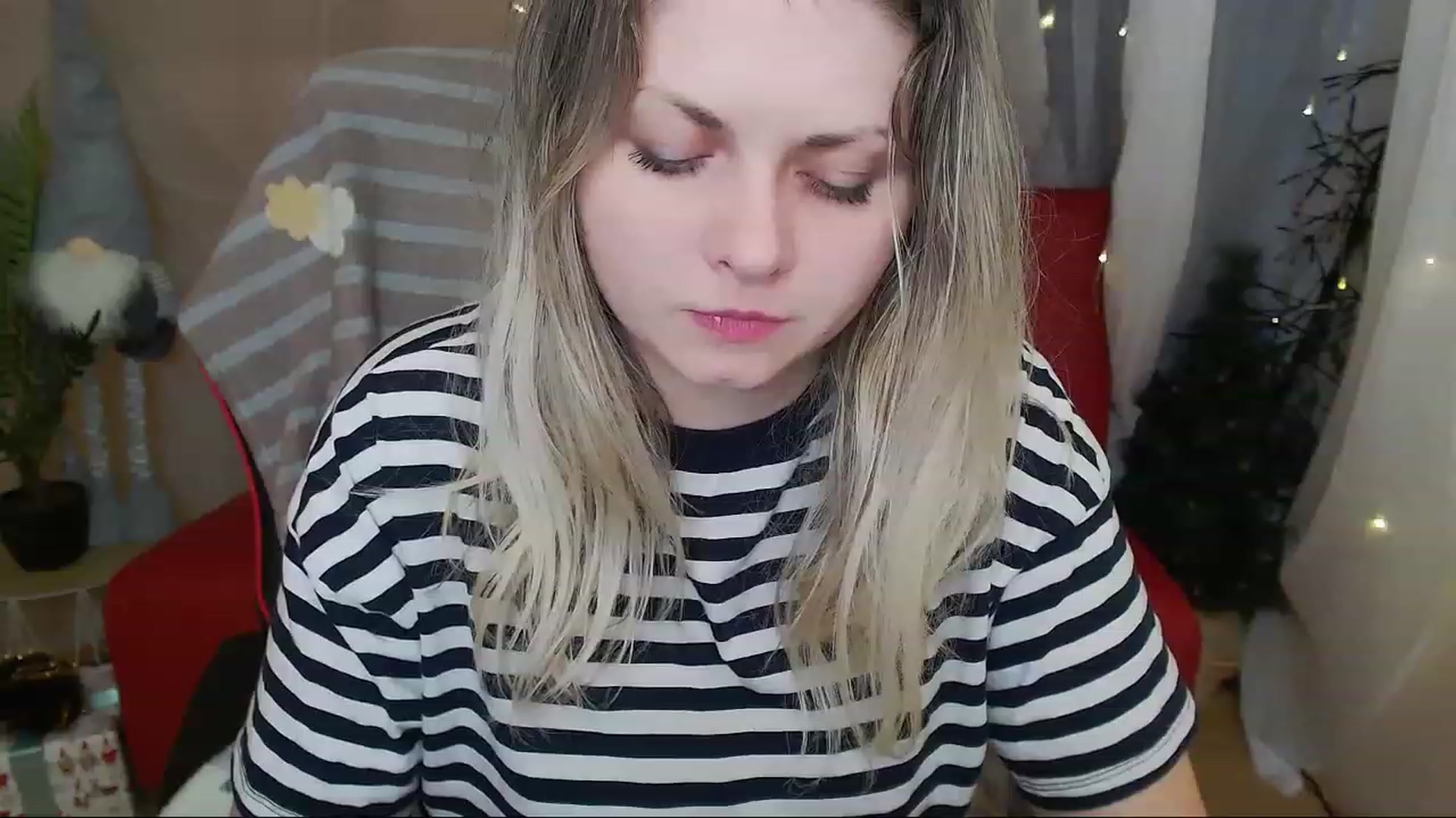 Gallery image thumbnail from Emily_Dream4U's myfreecams stream on, 01/06/2023, 12:40 image 8 of 20