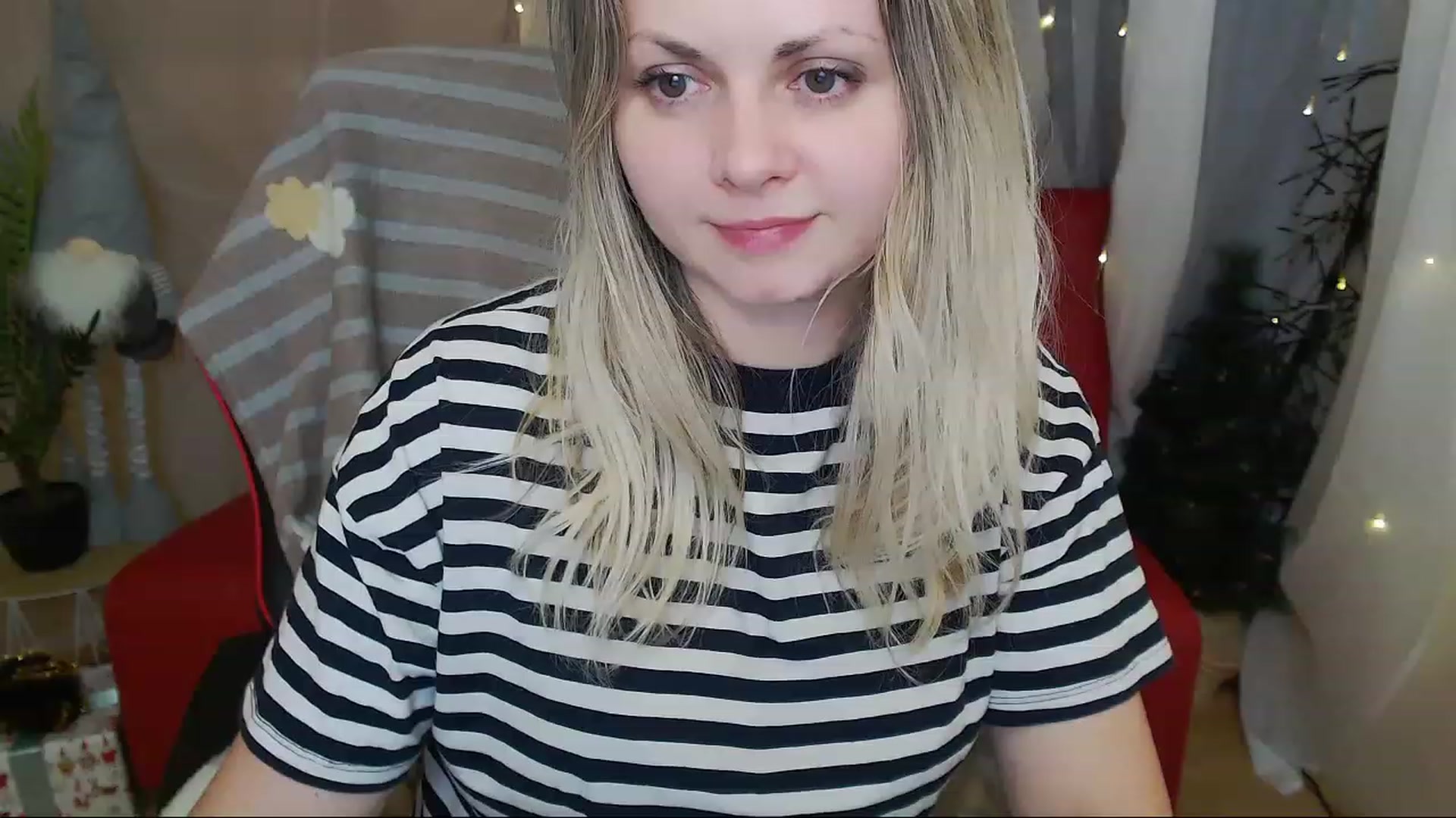 Gallery image thumbnail from Emily_Dream4U's myfreecams stream on, 01/06/2023, 12:40 image 10 of 20