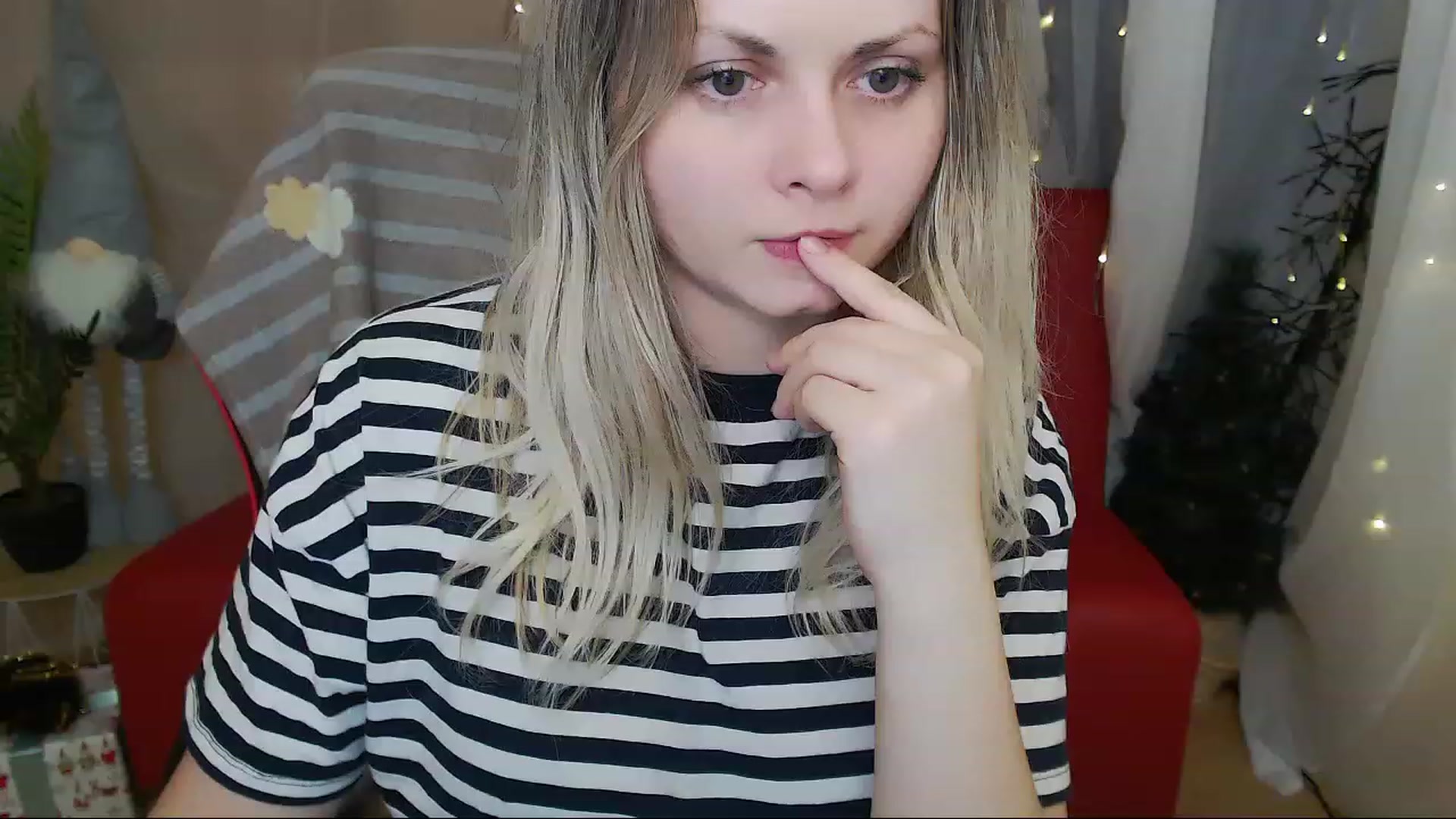 Gallery image thumbnail from Emily_Dream4U's myfreecams stream on, 01/06/2023, 12:40 image 11 of 20