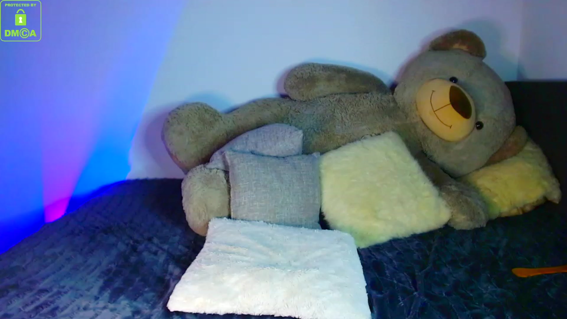 Gallery image thumbnail from Emily_Griff_'s myfreecams stream on, 05/07/2023, 20:05 image 15 of 20
