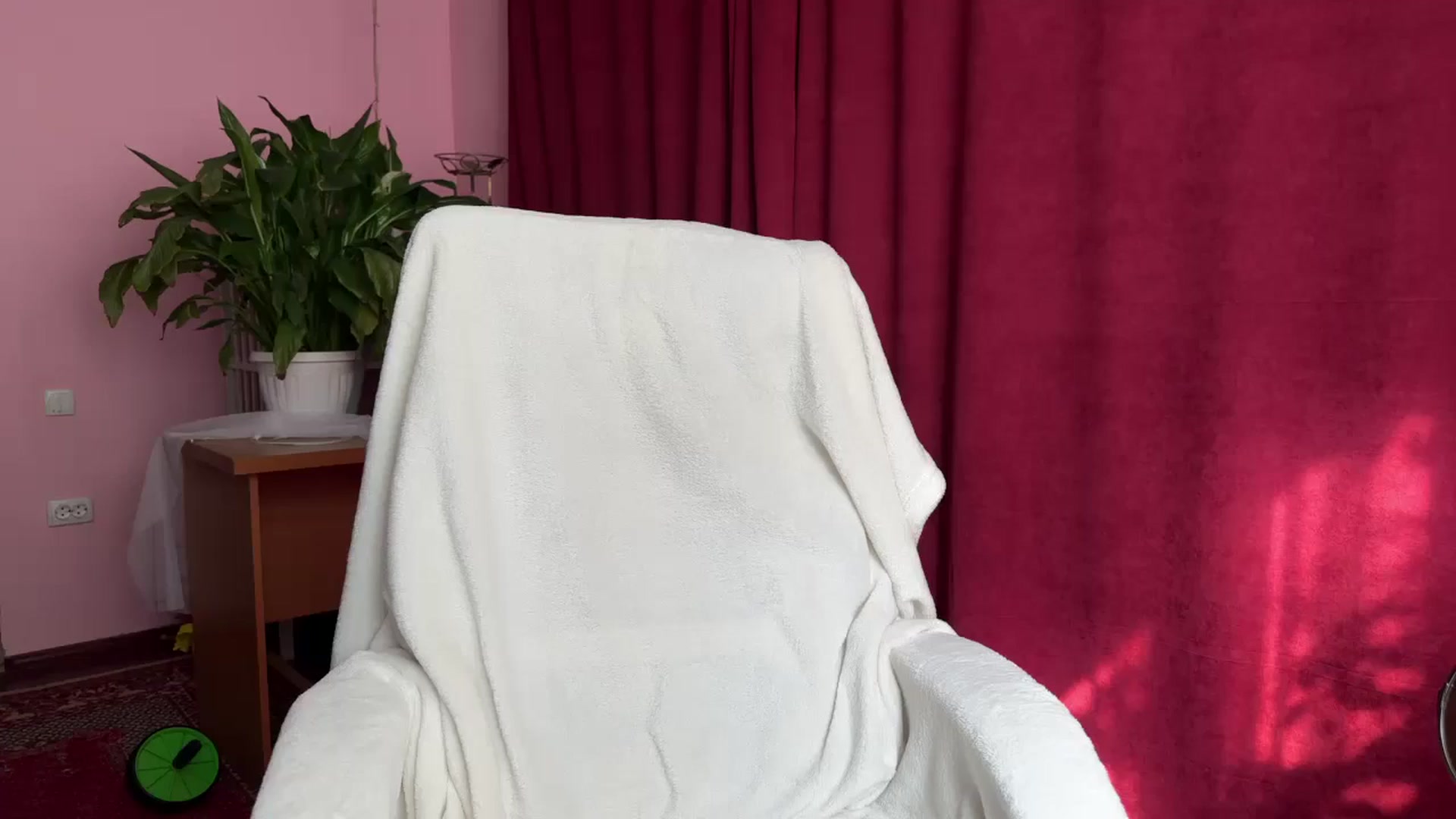 Gallery image thumbnail from Emily_Me's myfreecams stream on, 08/20/2024, 13:29 image 13 of 20