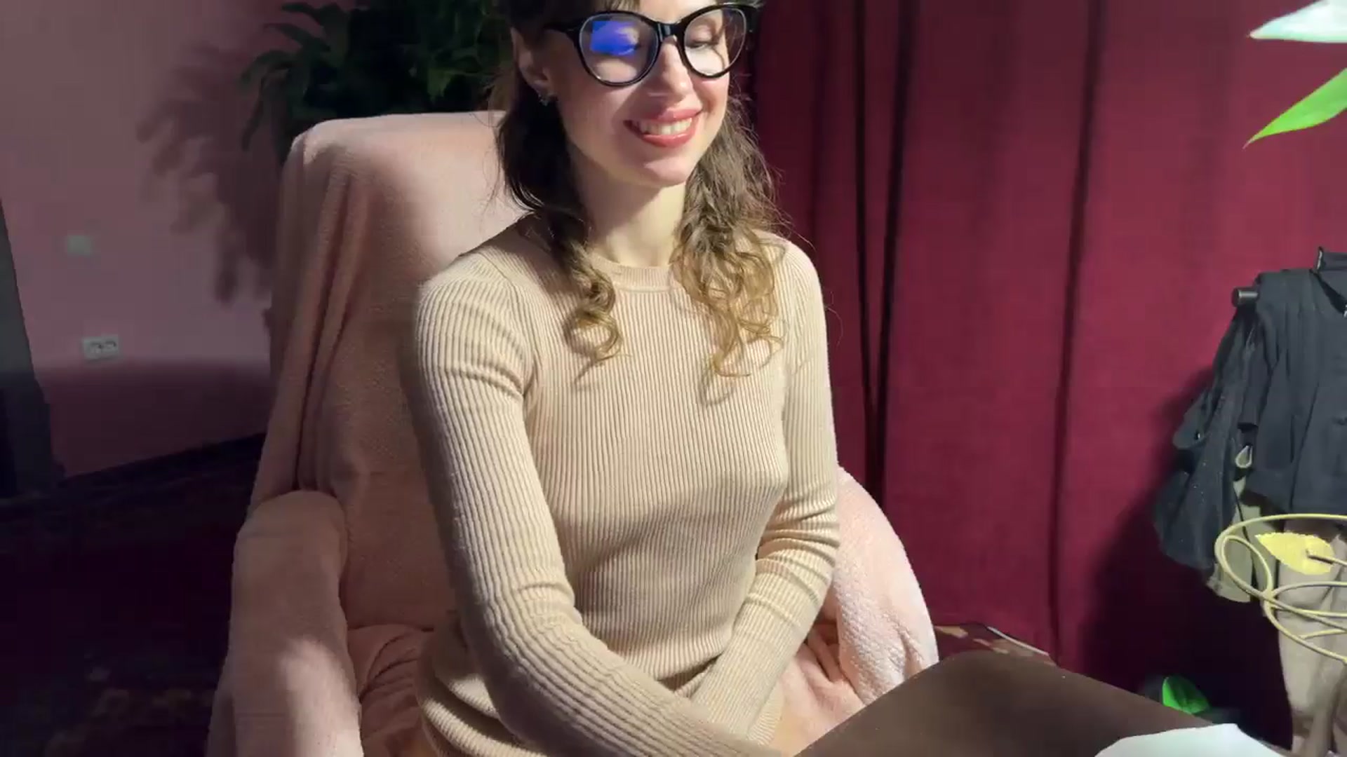 Gallery image thumbnail from Emily_Me's myfreecams stream on, 10/22/2024, 16:57 image 5 of 20