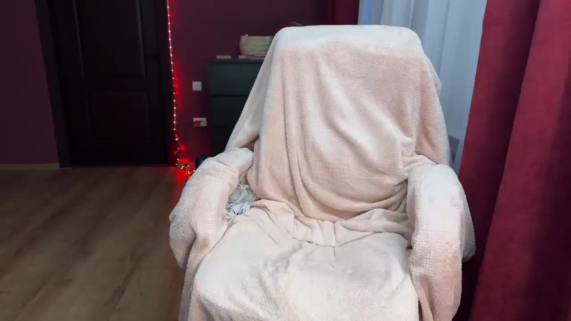 Gallery image thumbnail from Emily_Me's myfreecams stream on, 07/20/2025, 17:37 image 12 of 20