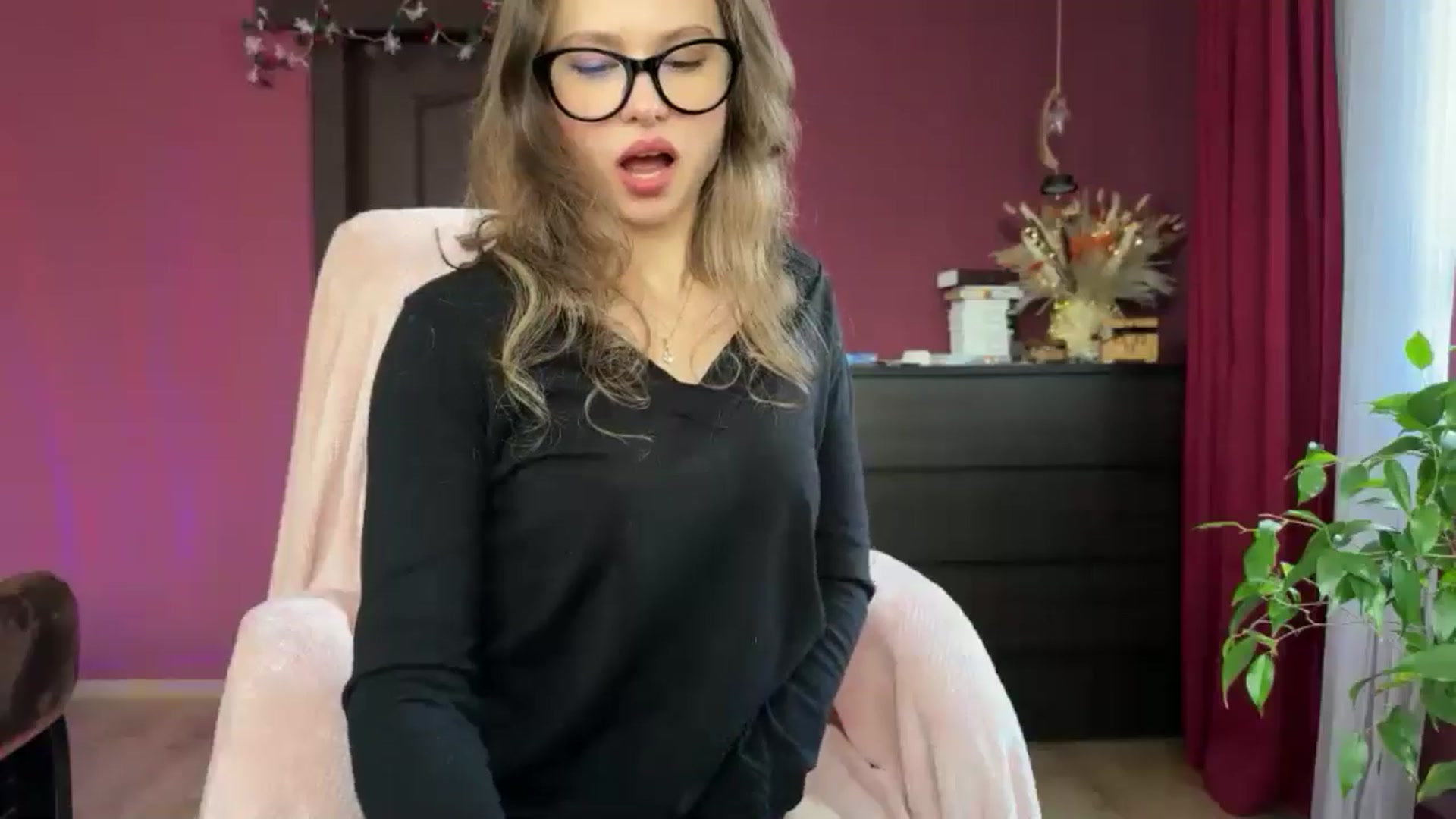 Gallery image thumbnail from Emily_Me's myfreecams stream on, 05/02/2026, 15:50 image 4 of 20