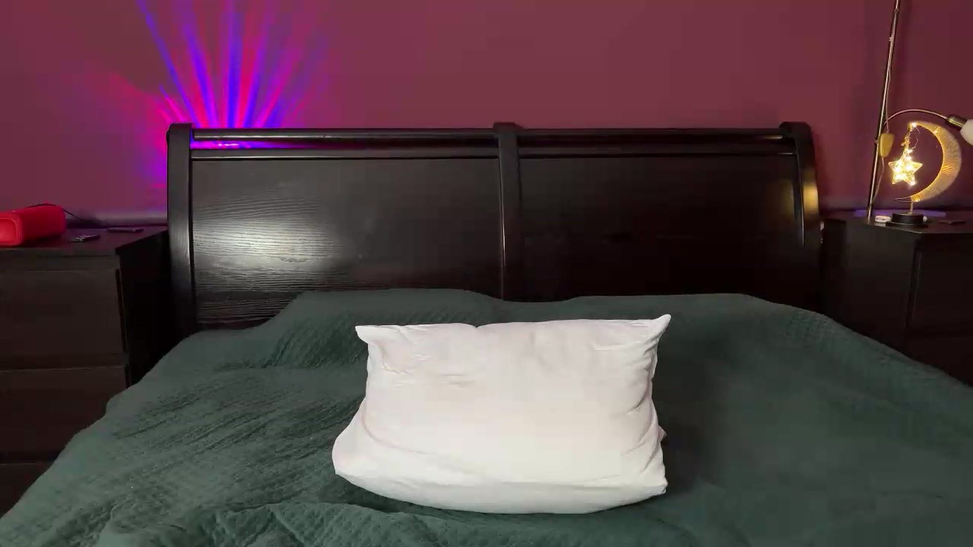 Gallery image thumbnail from Emily_Me's myfreecams stream on, 05/30/2026, 17:45 image 14 of 20