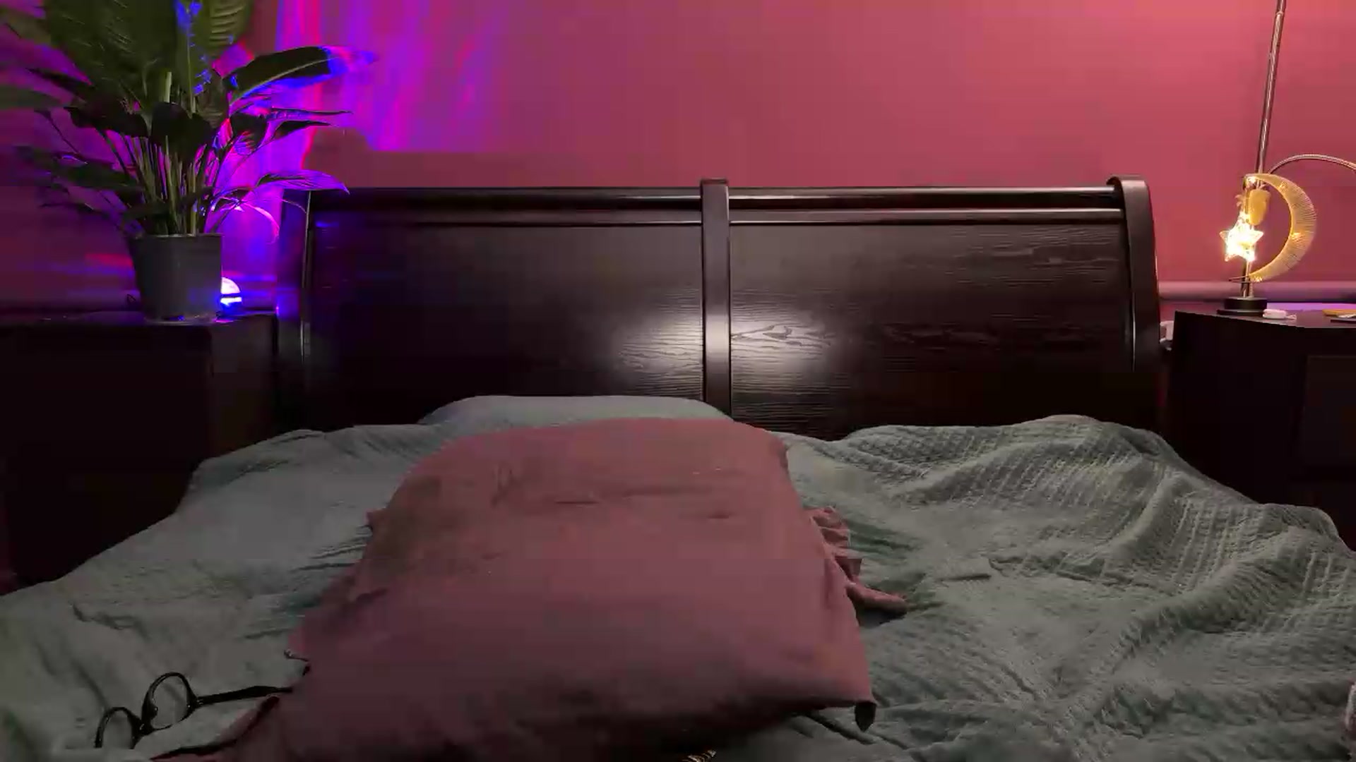 Gallery image thumbnail from Emily_Me's myfreecams stream on, 06/15/2026, 20:55 image 12 of 20