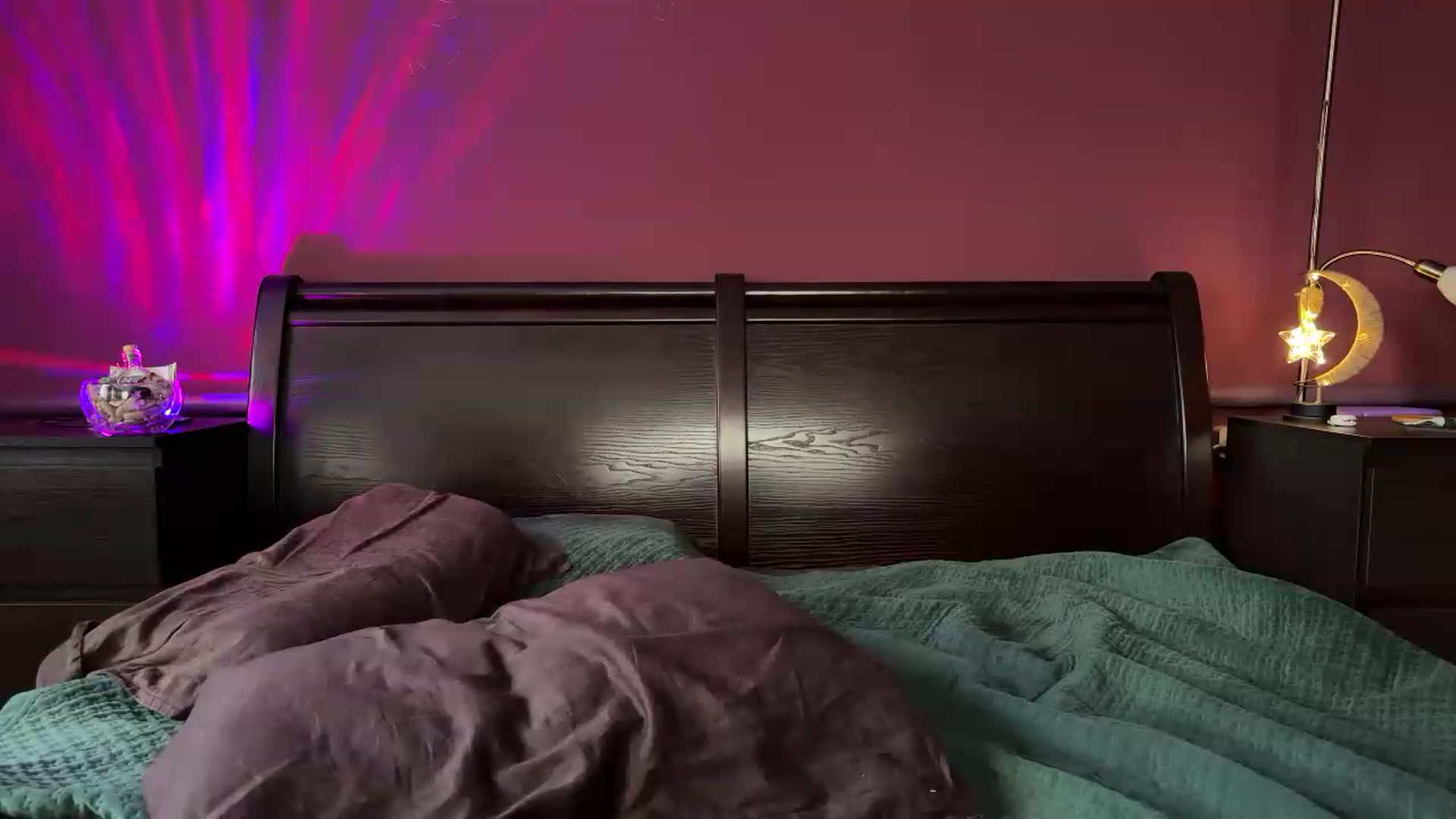 Gallery image thumbnail from Emily_Me's myfreecams stream on, 06/16/2026, 17:08 image 17 of 20